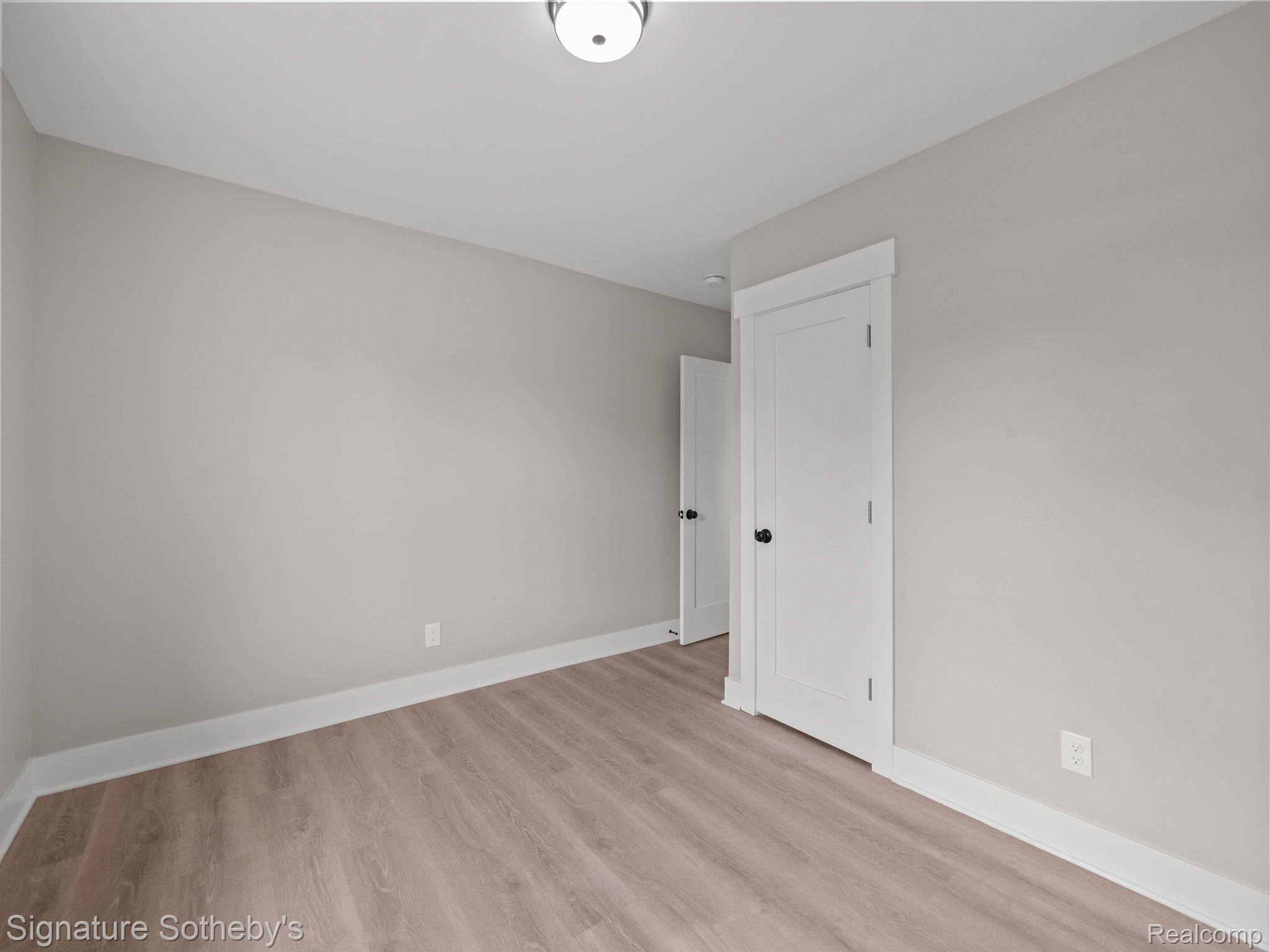 333 E LA SALLE Avenue