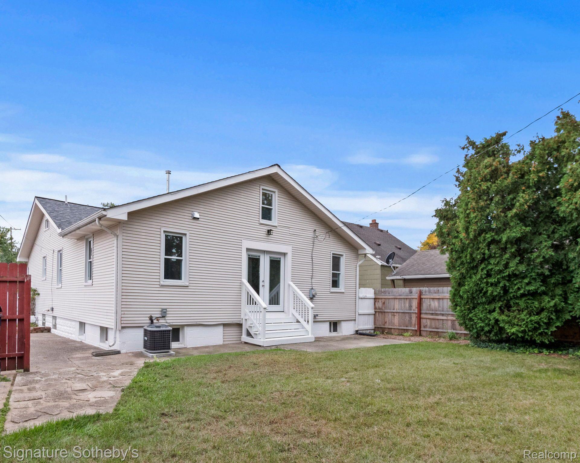 333 E LA SALLE Avenue