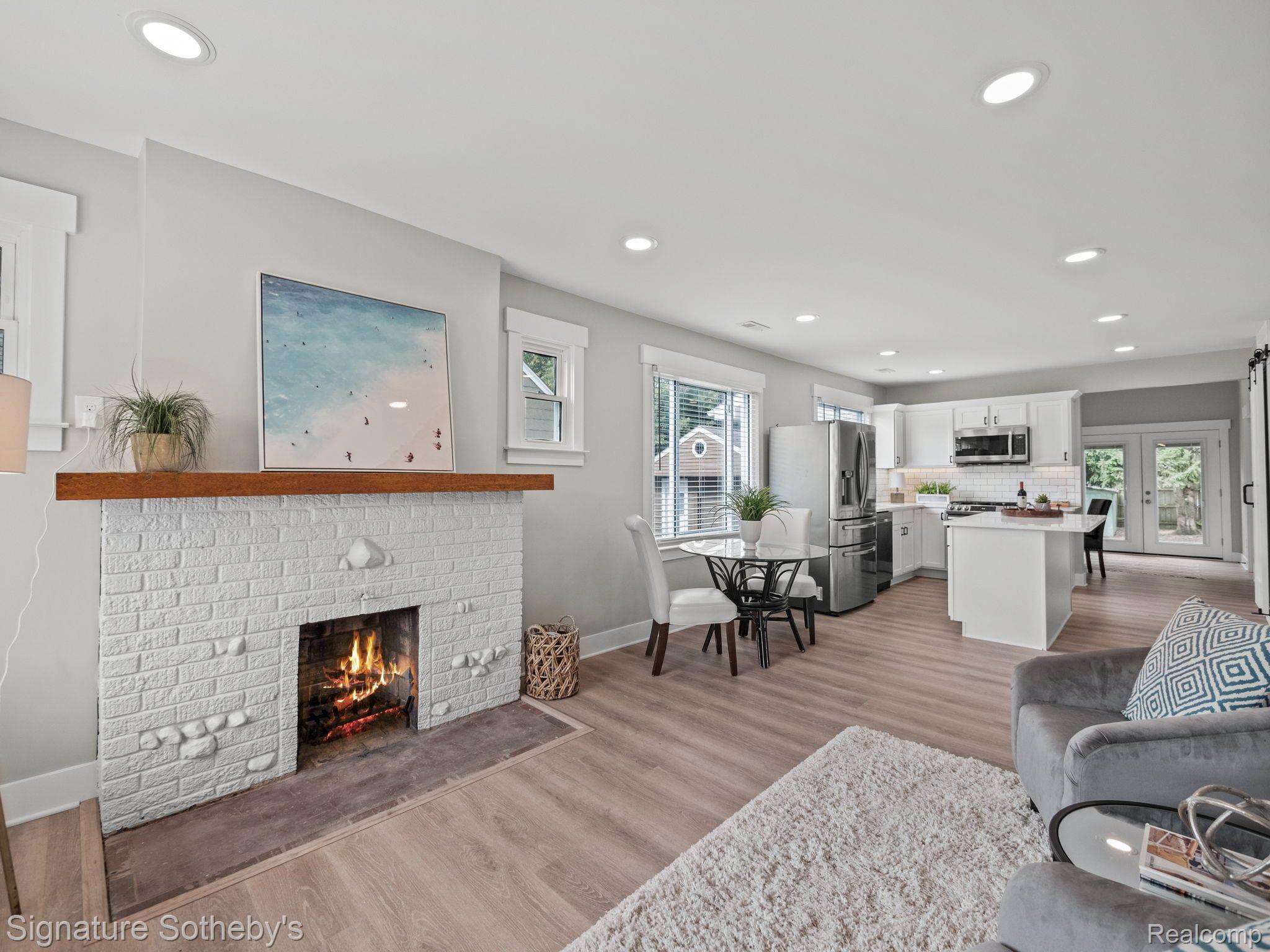 333 E LA SALLE Avenue
