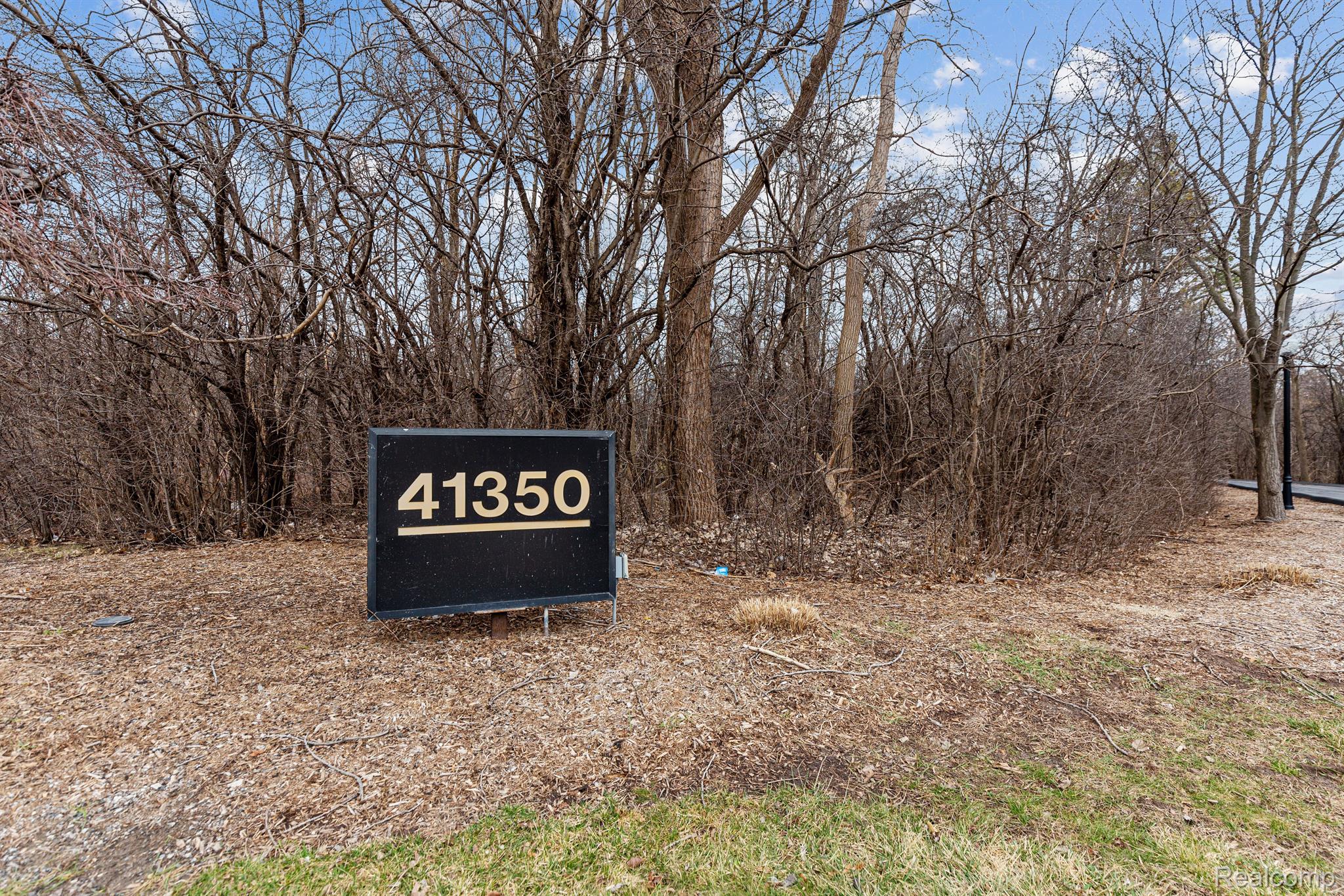 41350 WOODWARD Avenue 1