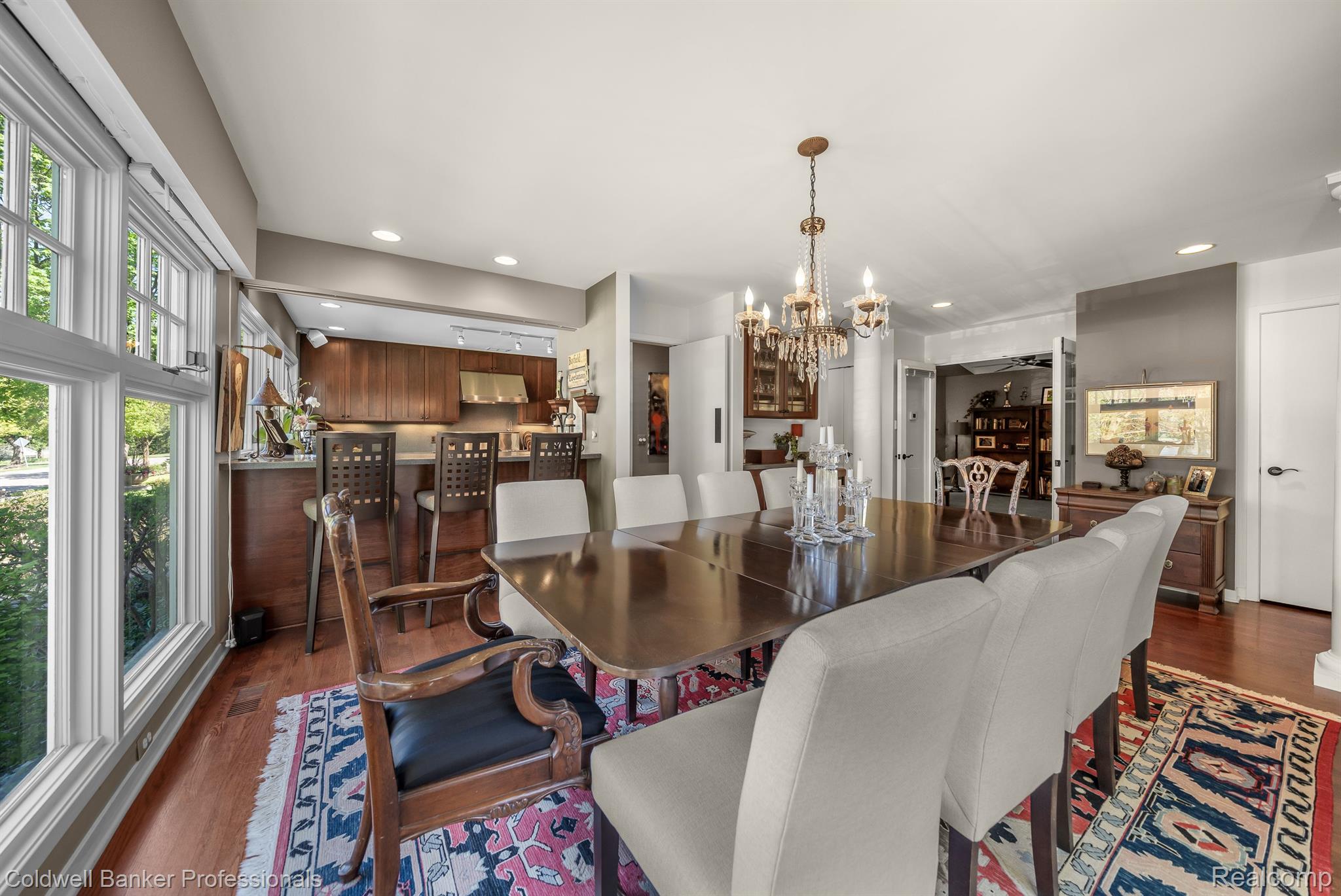 774 LAKESIDE Drive