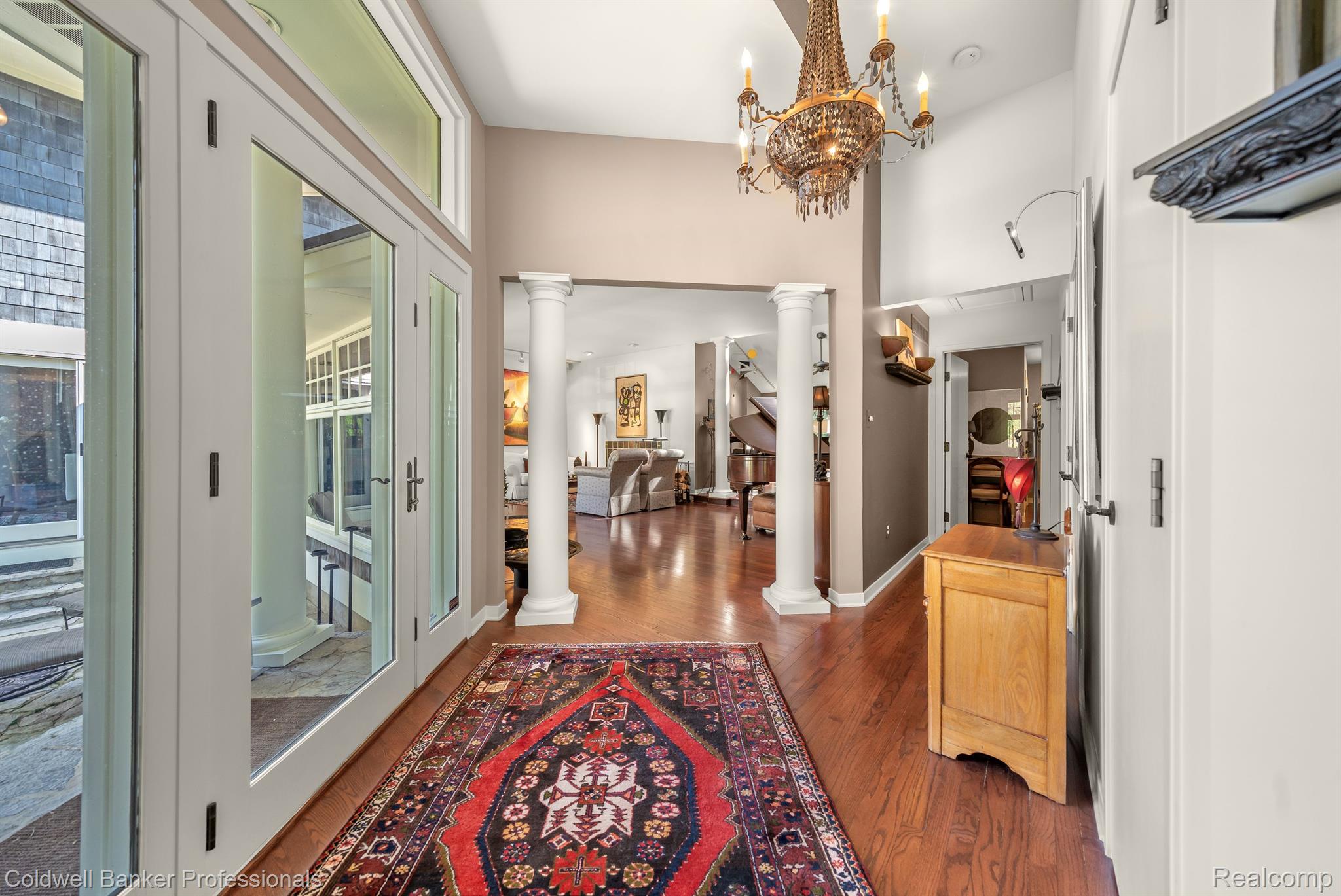 774 LAKESIDE Drive