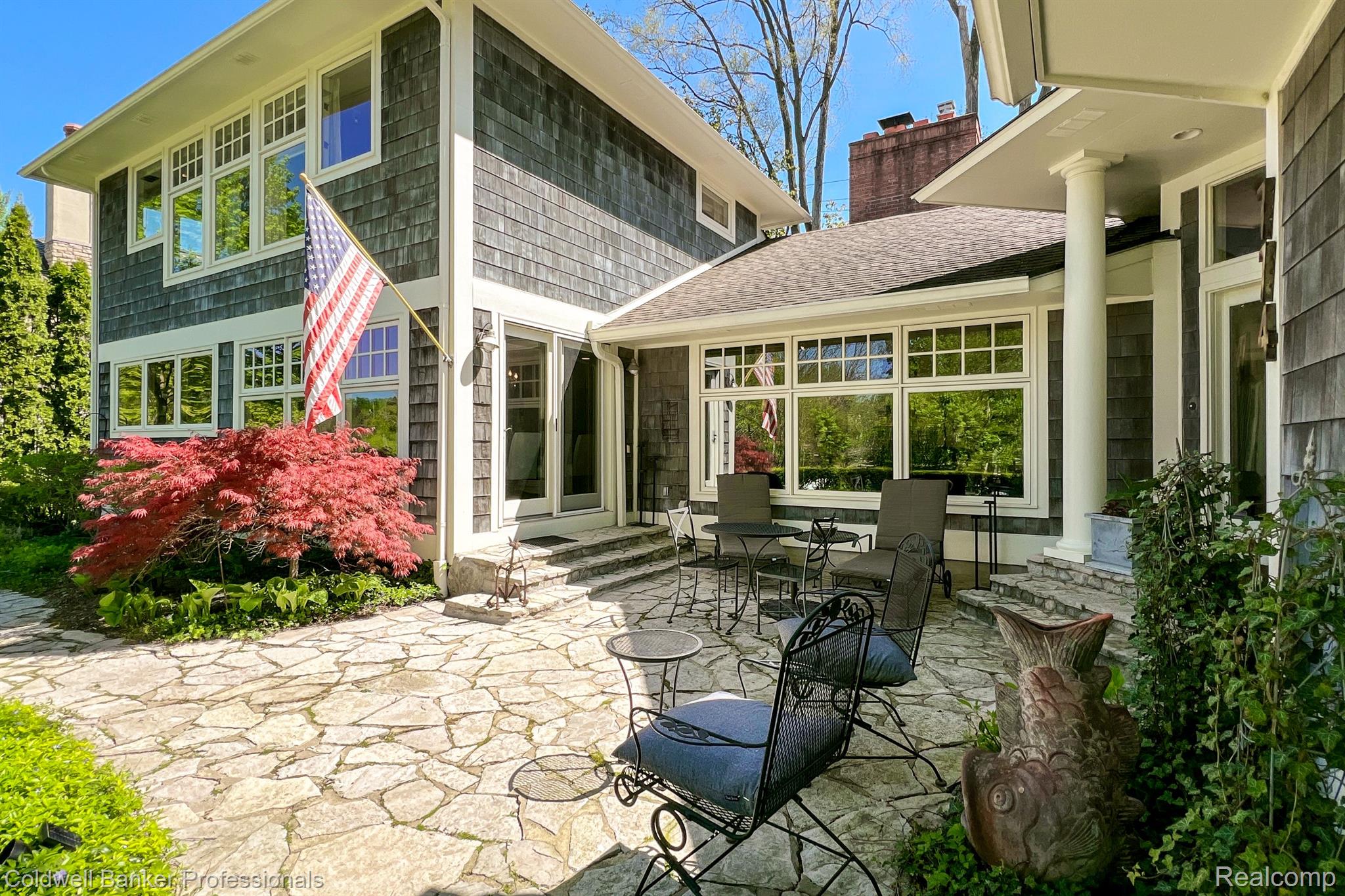 774 LAKESIDE Drive
