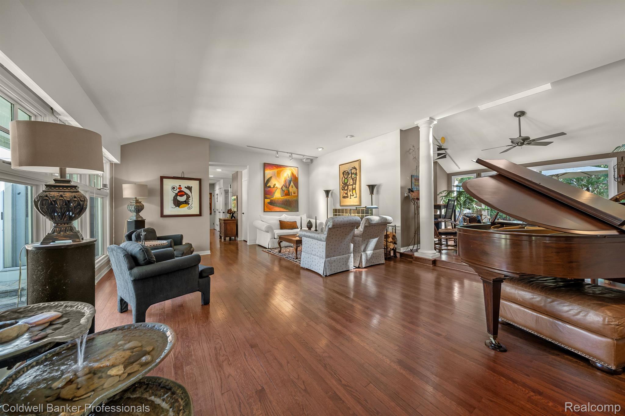 774 LAKESIDE Drive