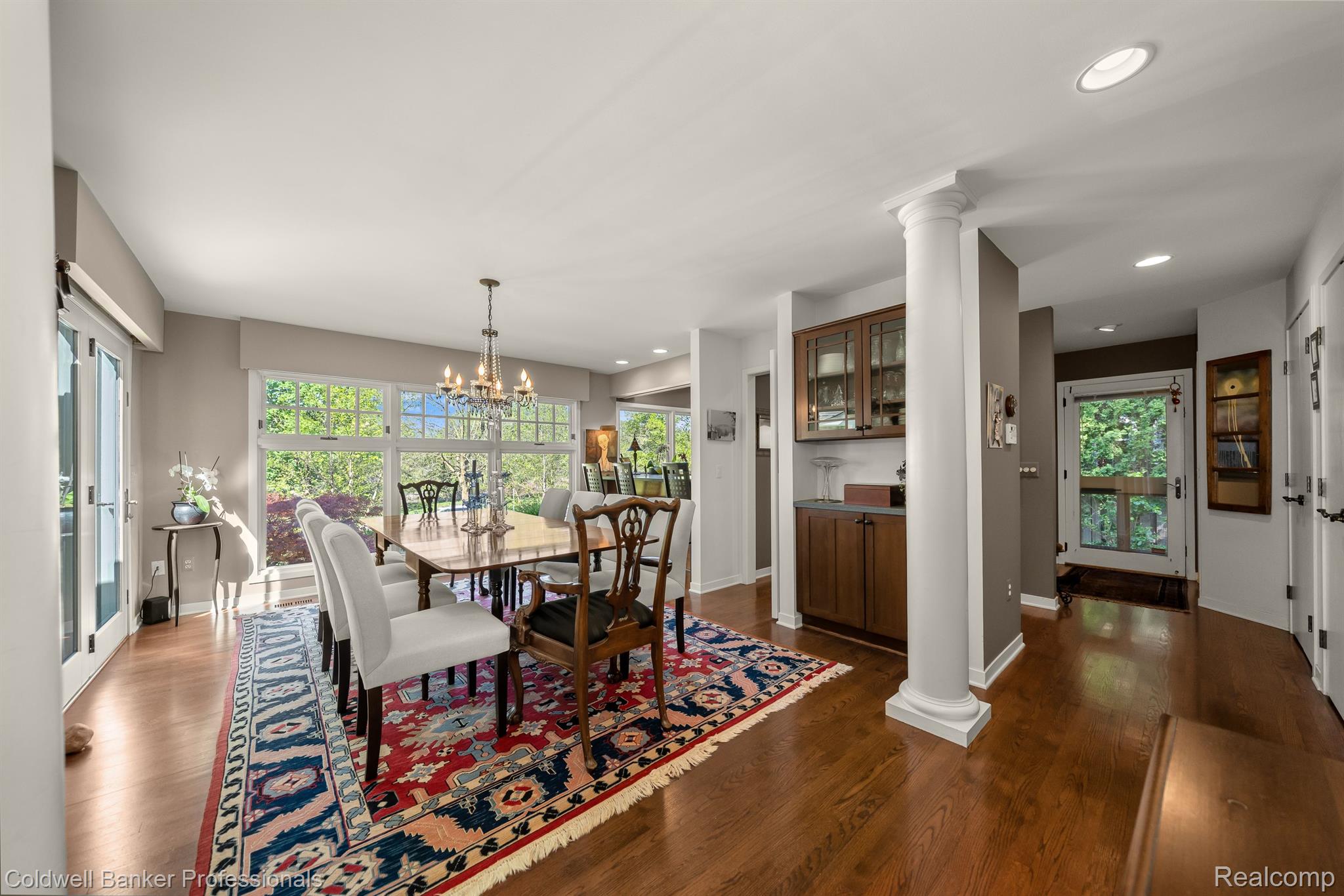 774 LAKESIDE Drive