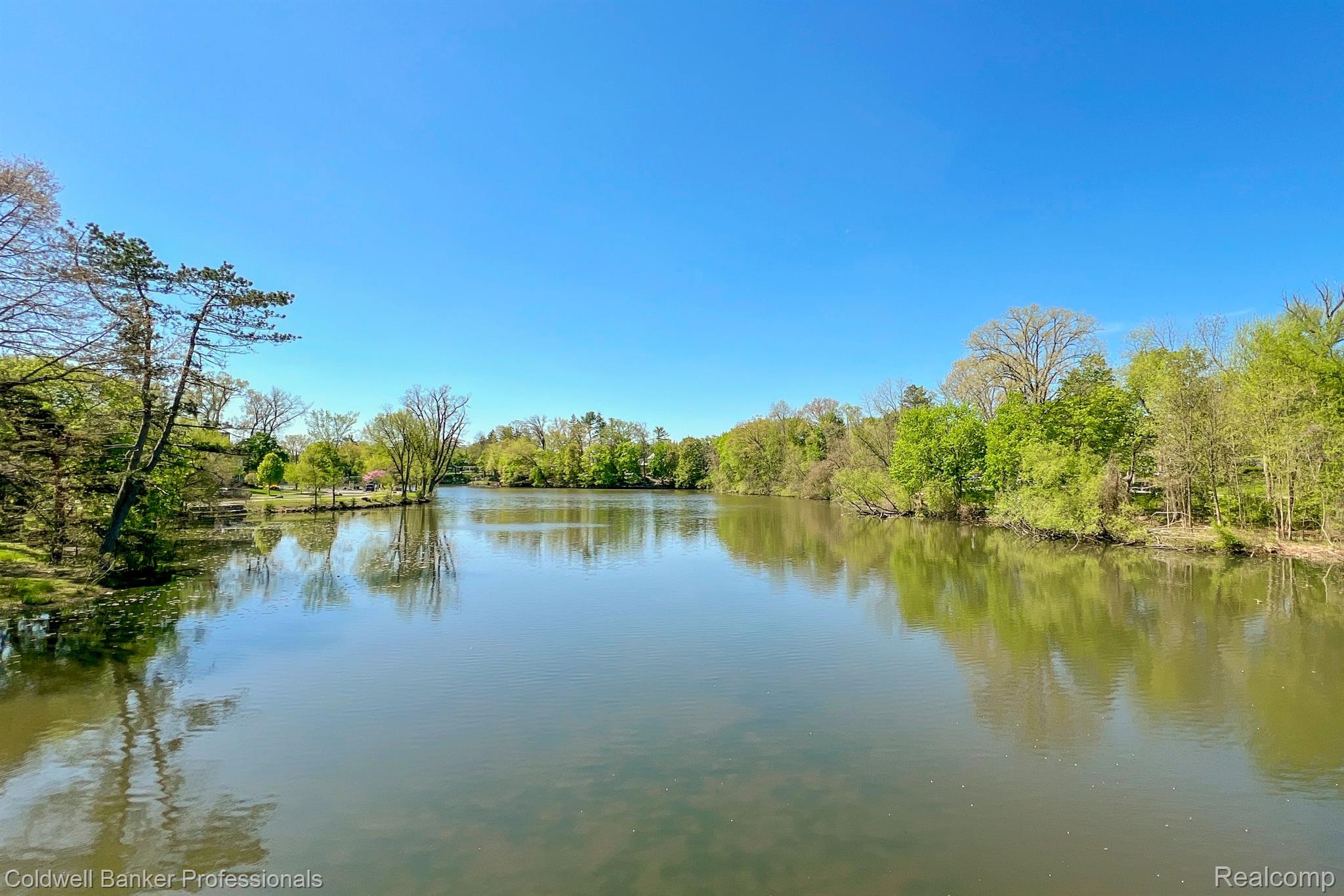 774 LAKESIDE Drive