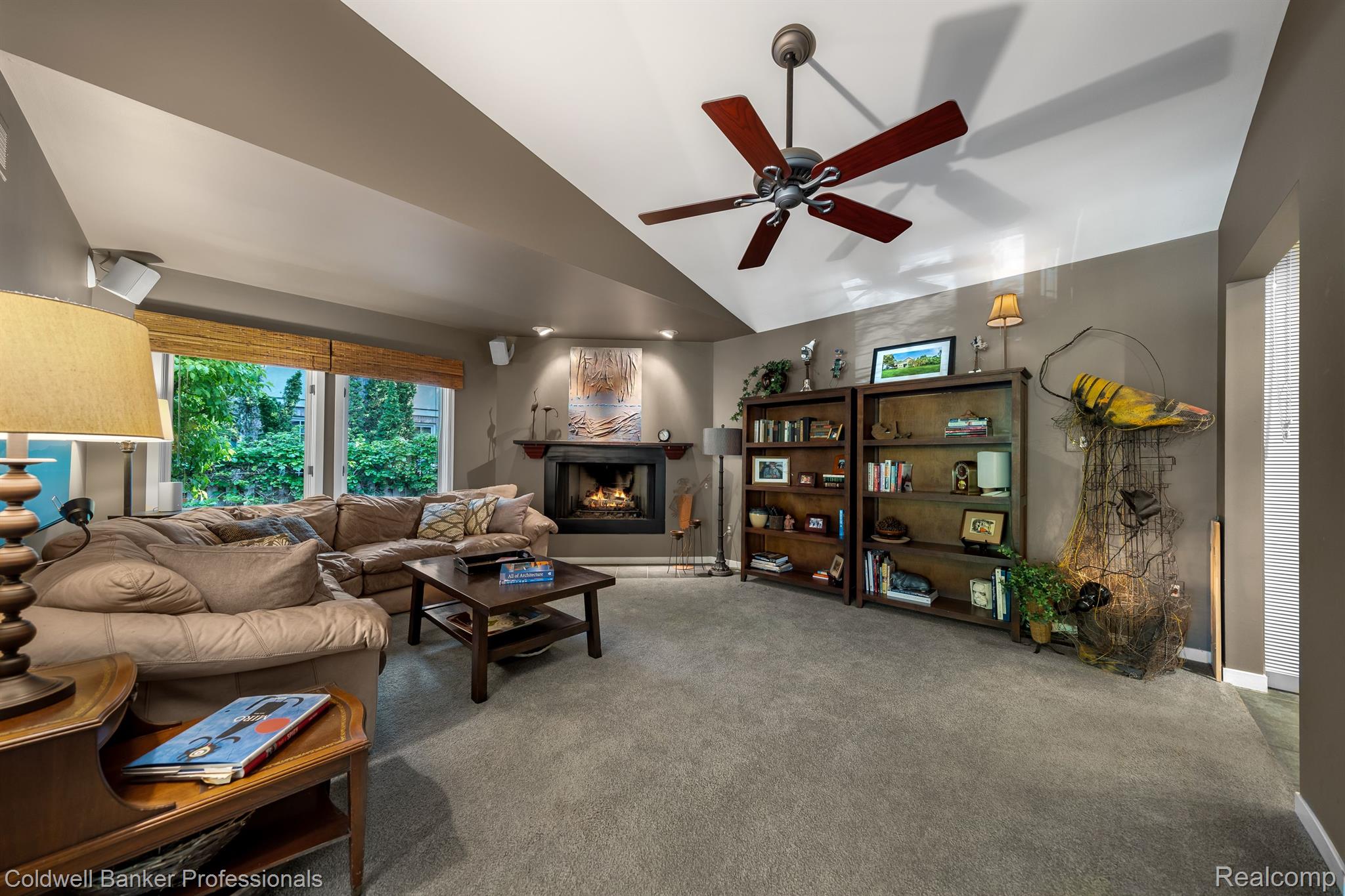 774 LAKESIDE Drive
