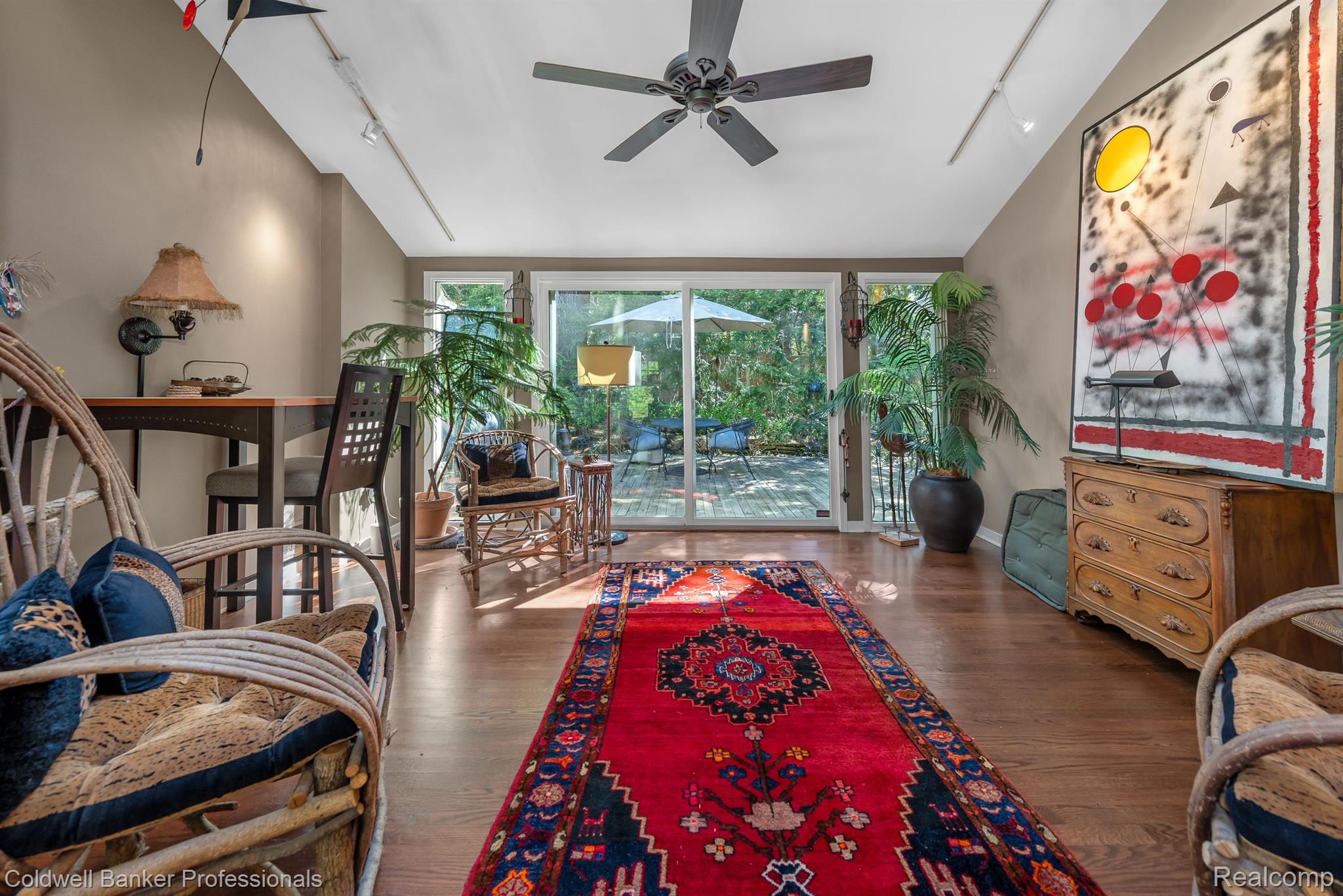 774 LAKESIDE Drive