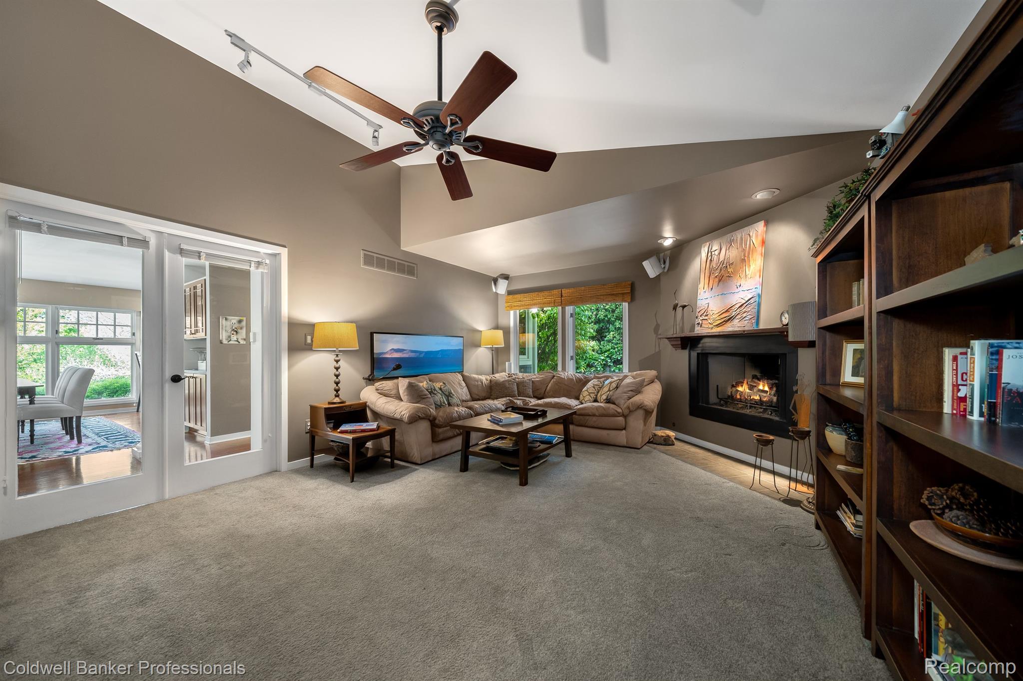 774 LAKESIDE Drive