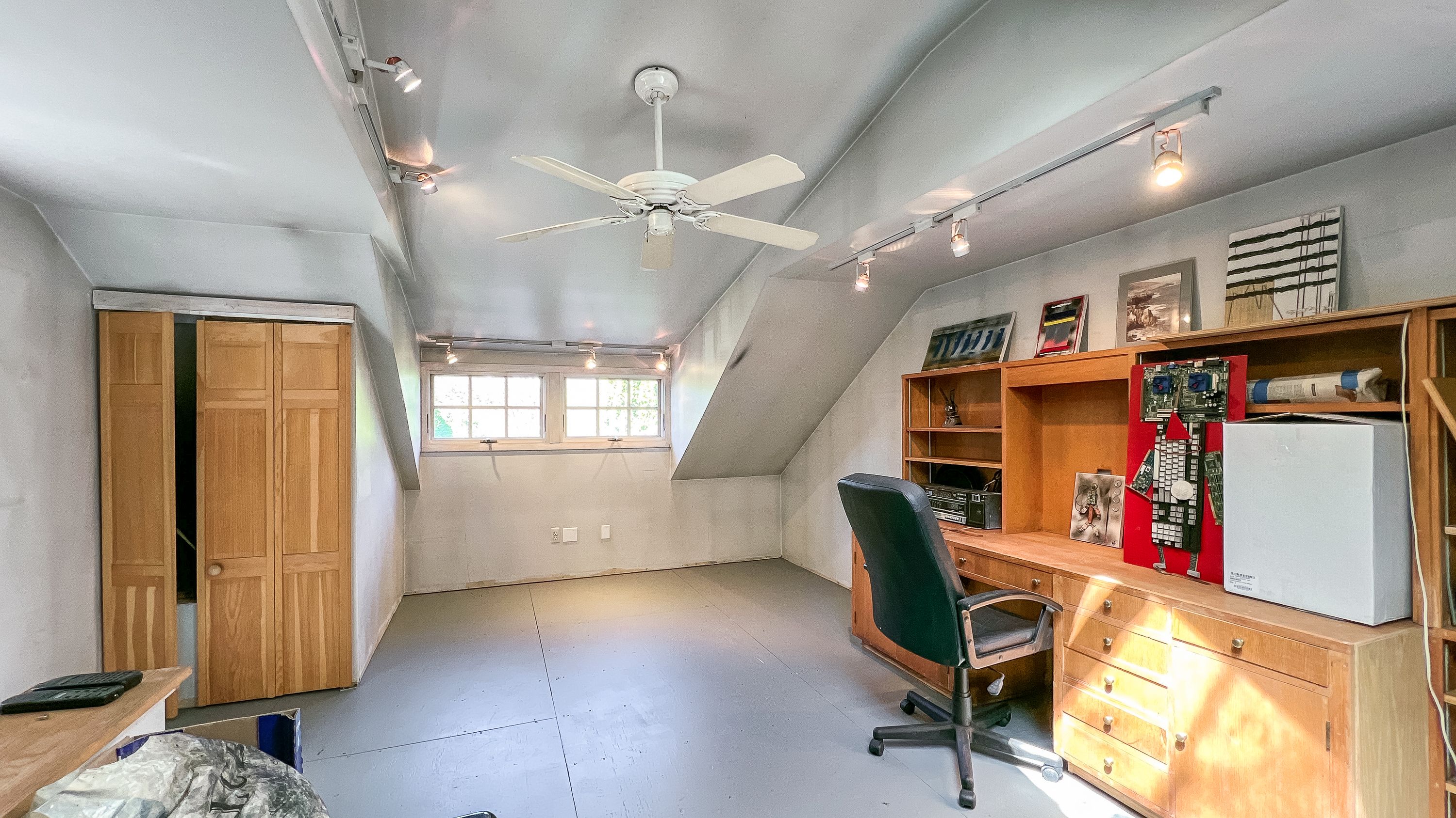 774 LAKESIDE Drive