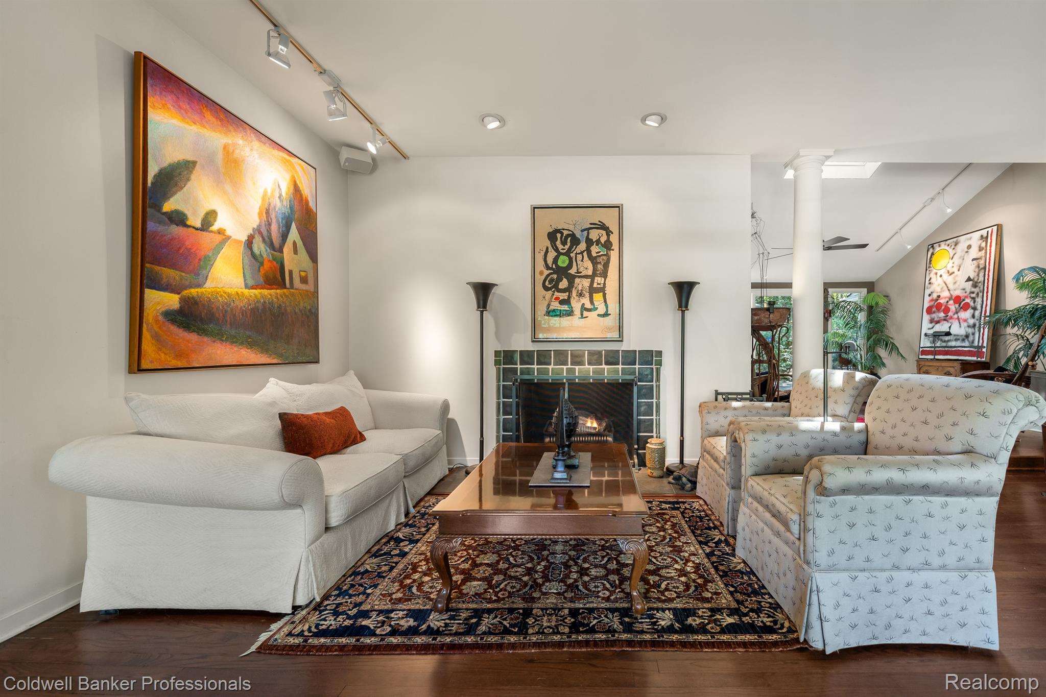 774 LAKESIDE Drive