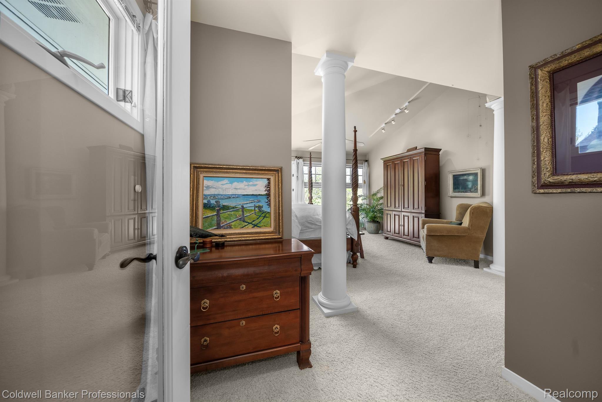 774 LAKESIDE Drive