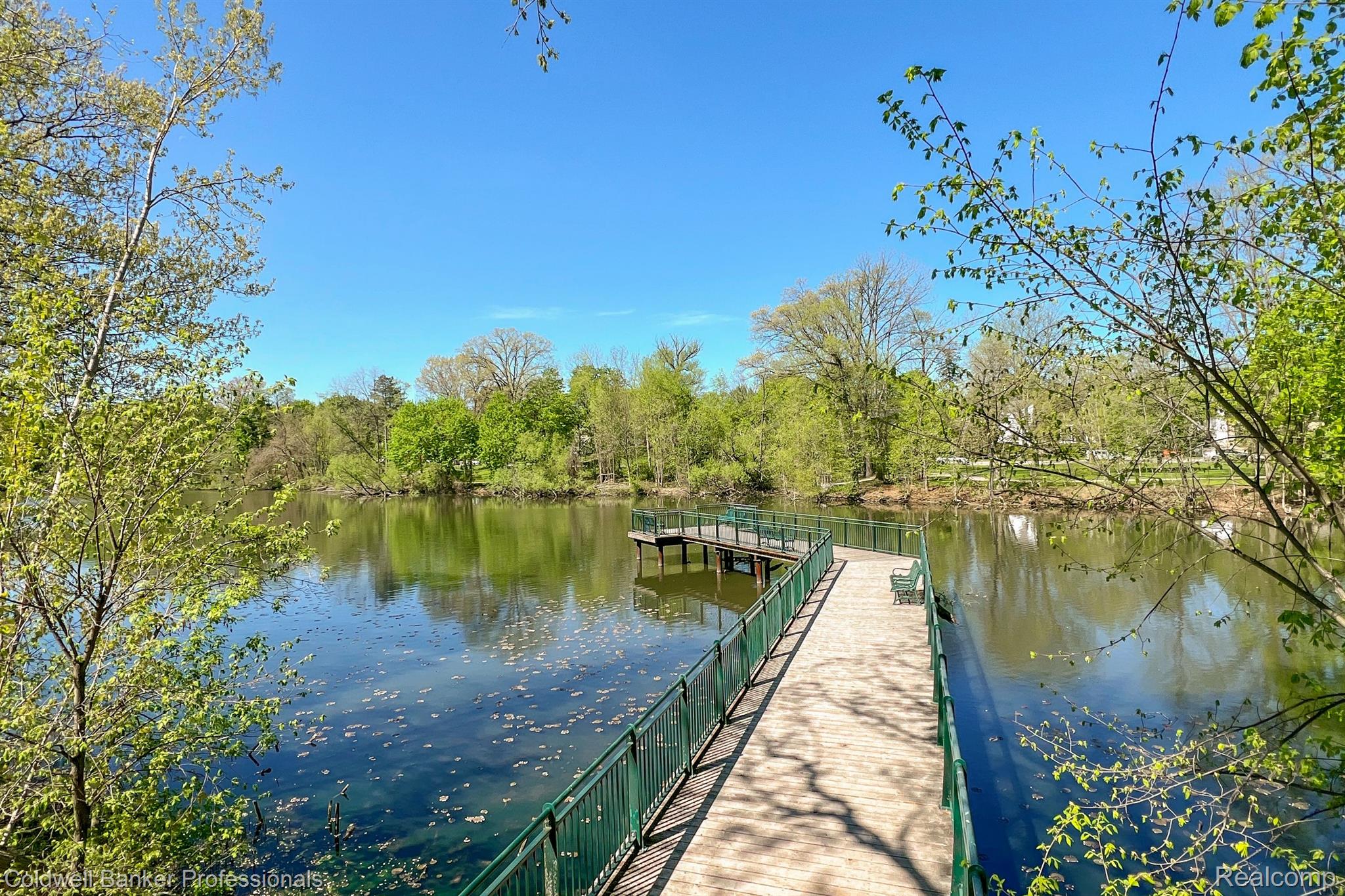 774 LAKESIDE Drive