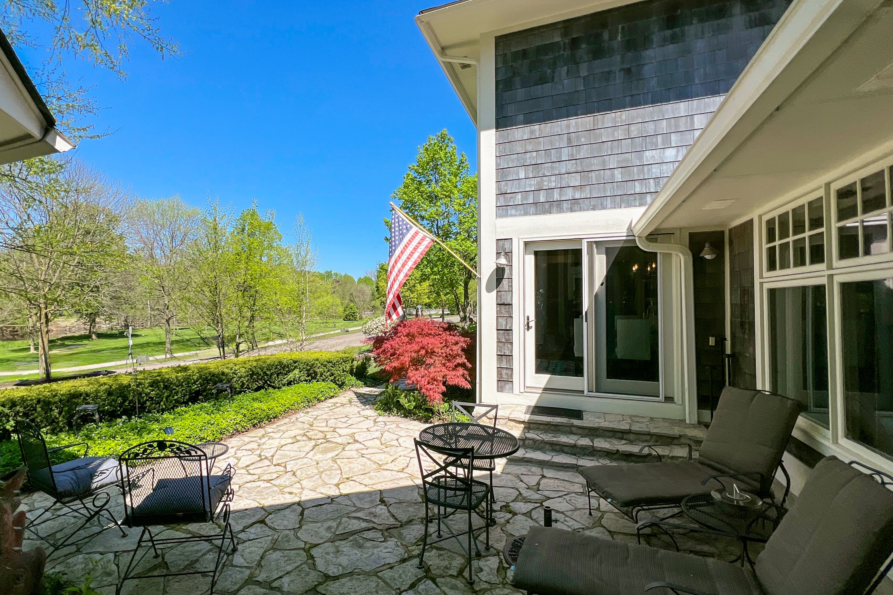 774 LAKESIDE Drive