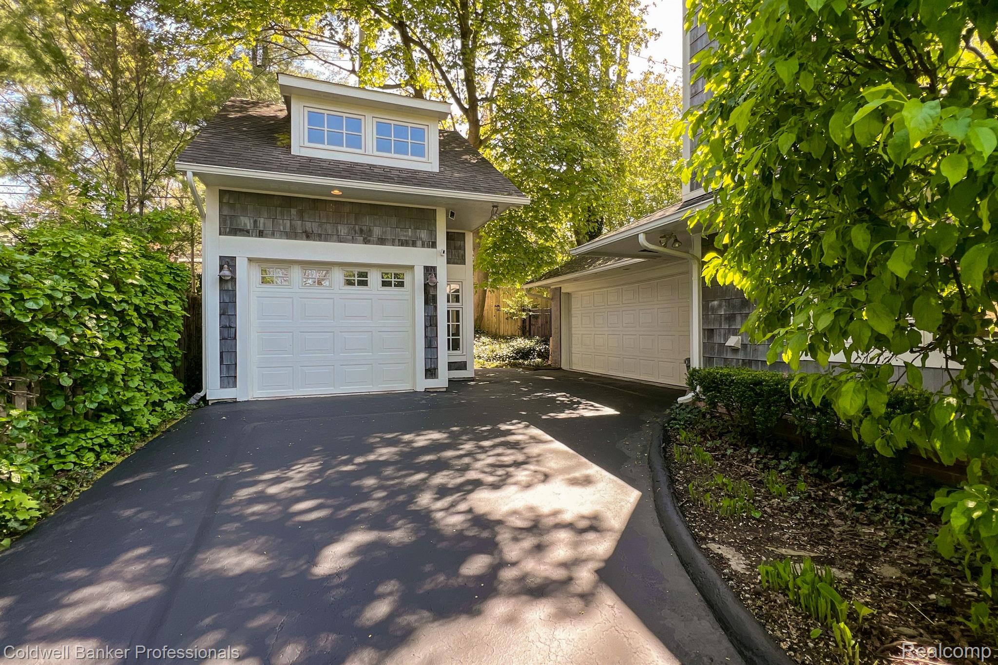 774 LAKESIDE Drive