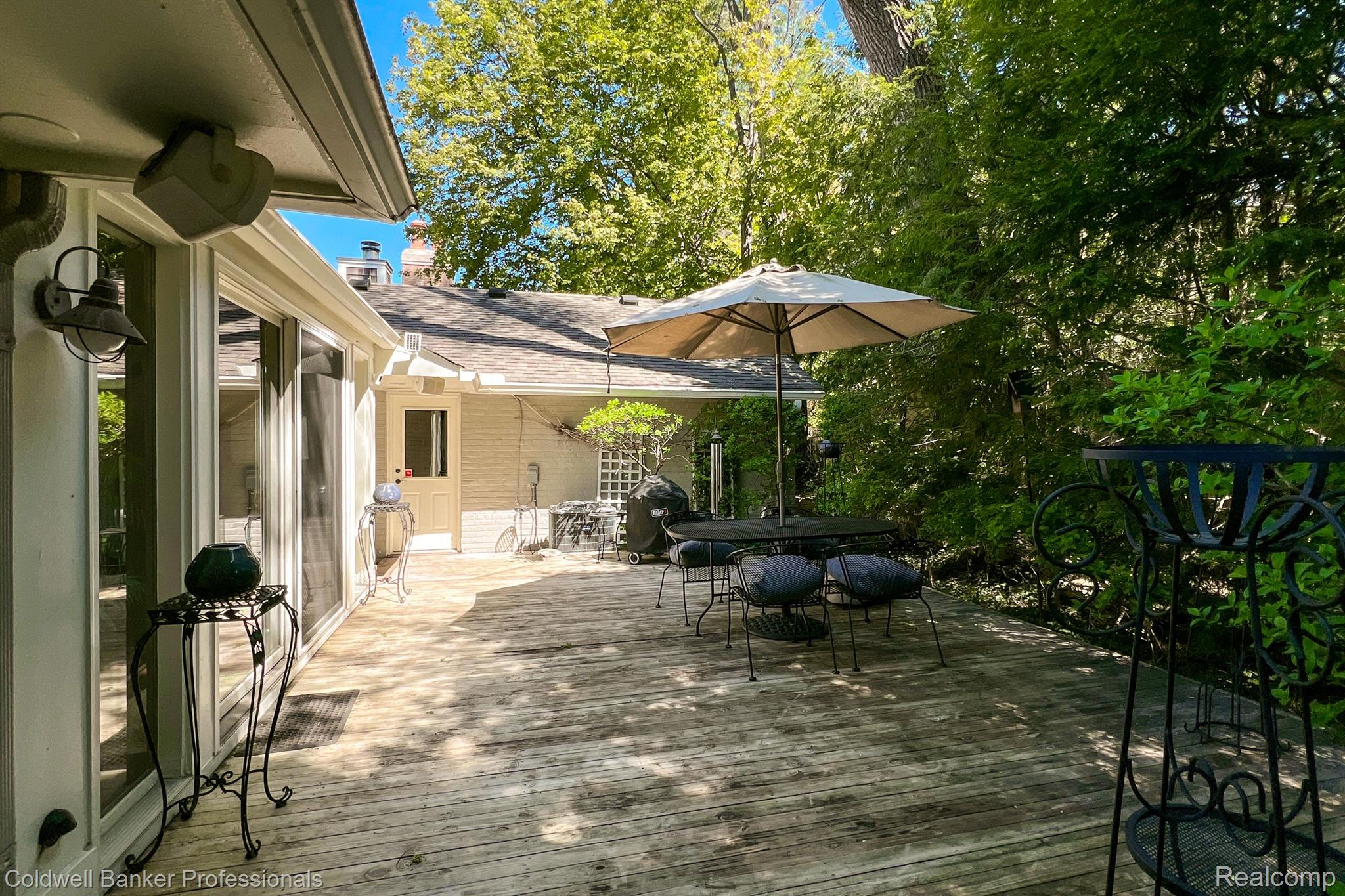 774 LAKESIDE Drive