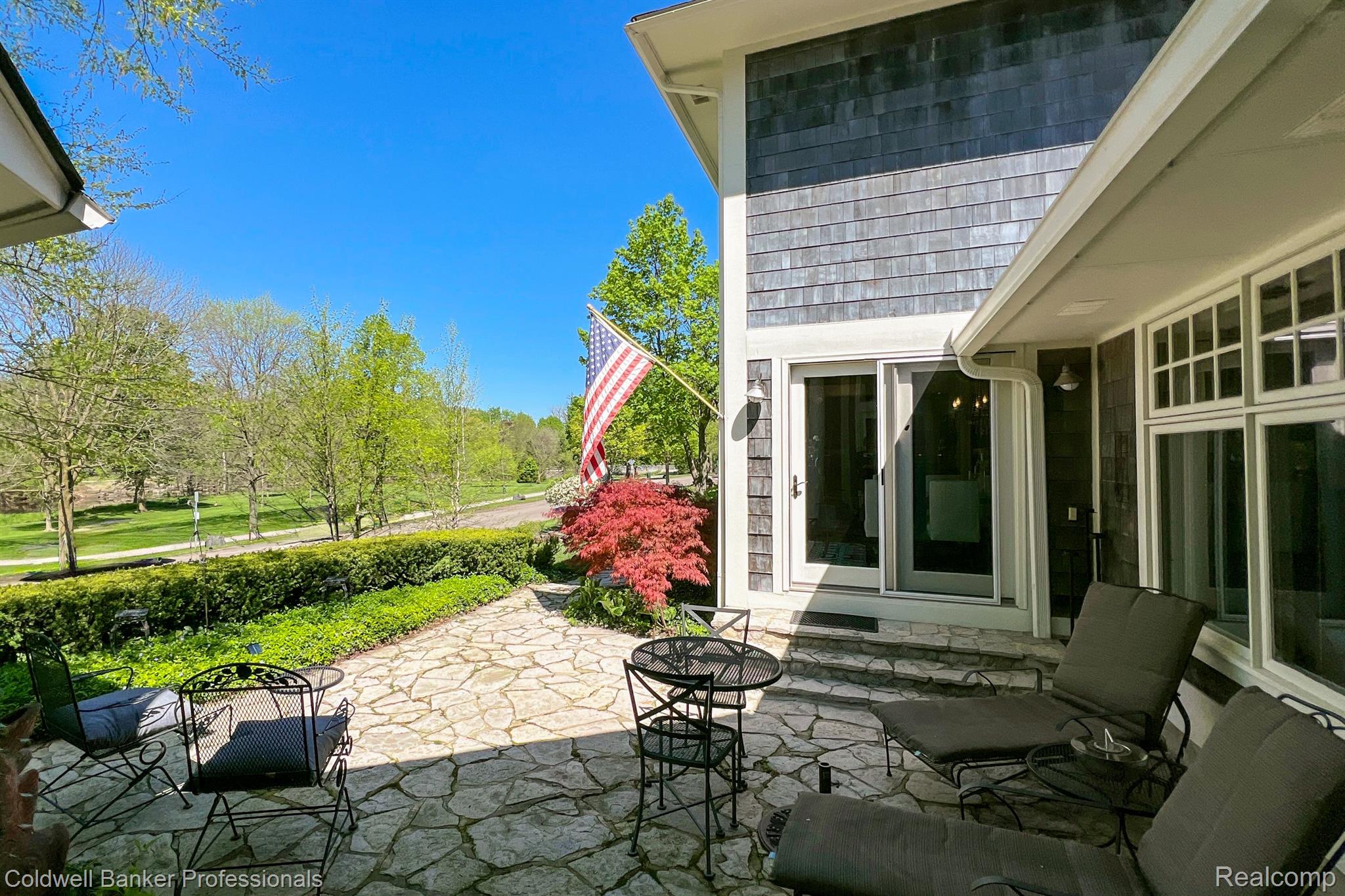 774 LAKESIDE Drive