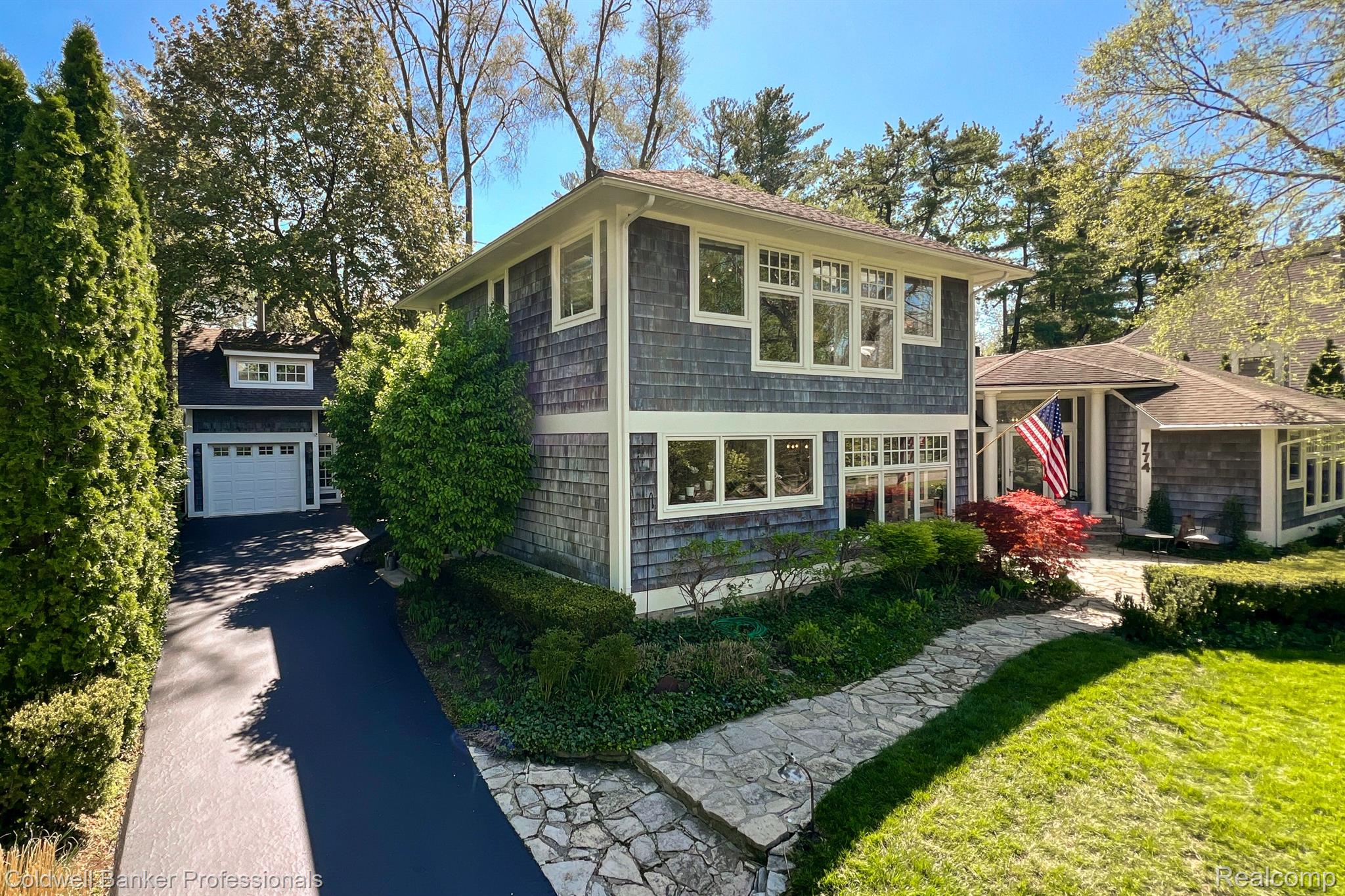 774 LAKESIDE Drive