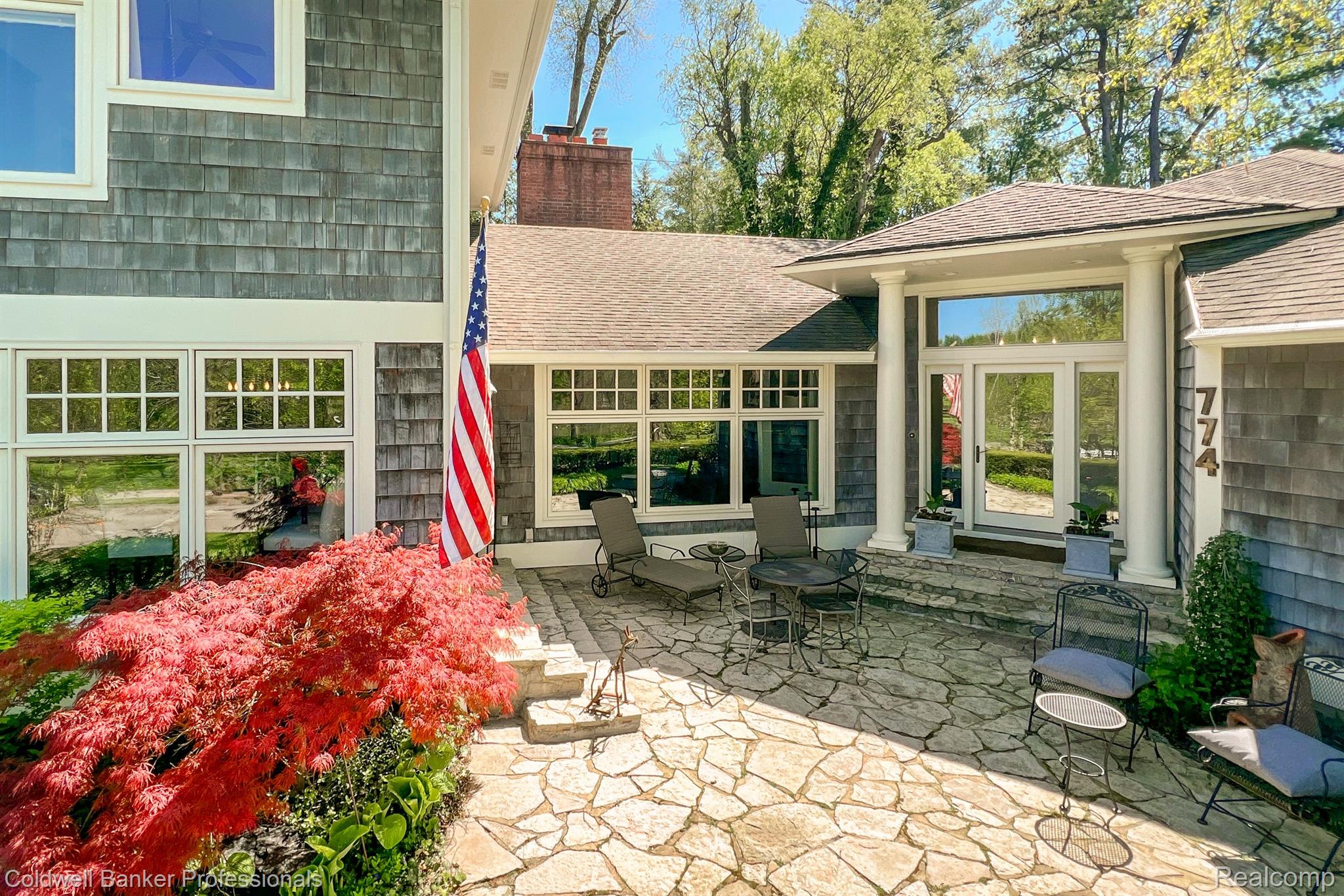 774 LAKESIDE Drive