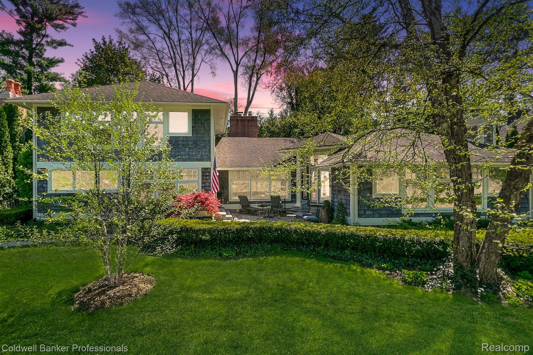 774 LAKESIDE Drive