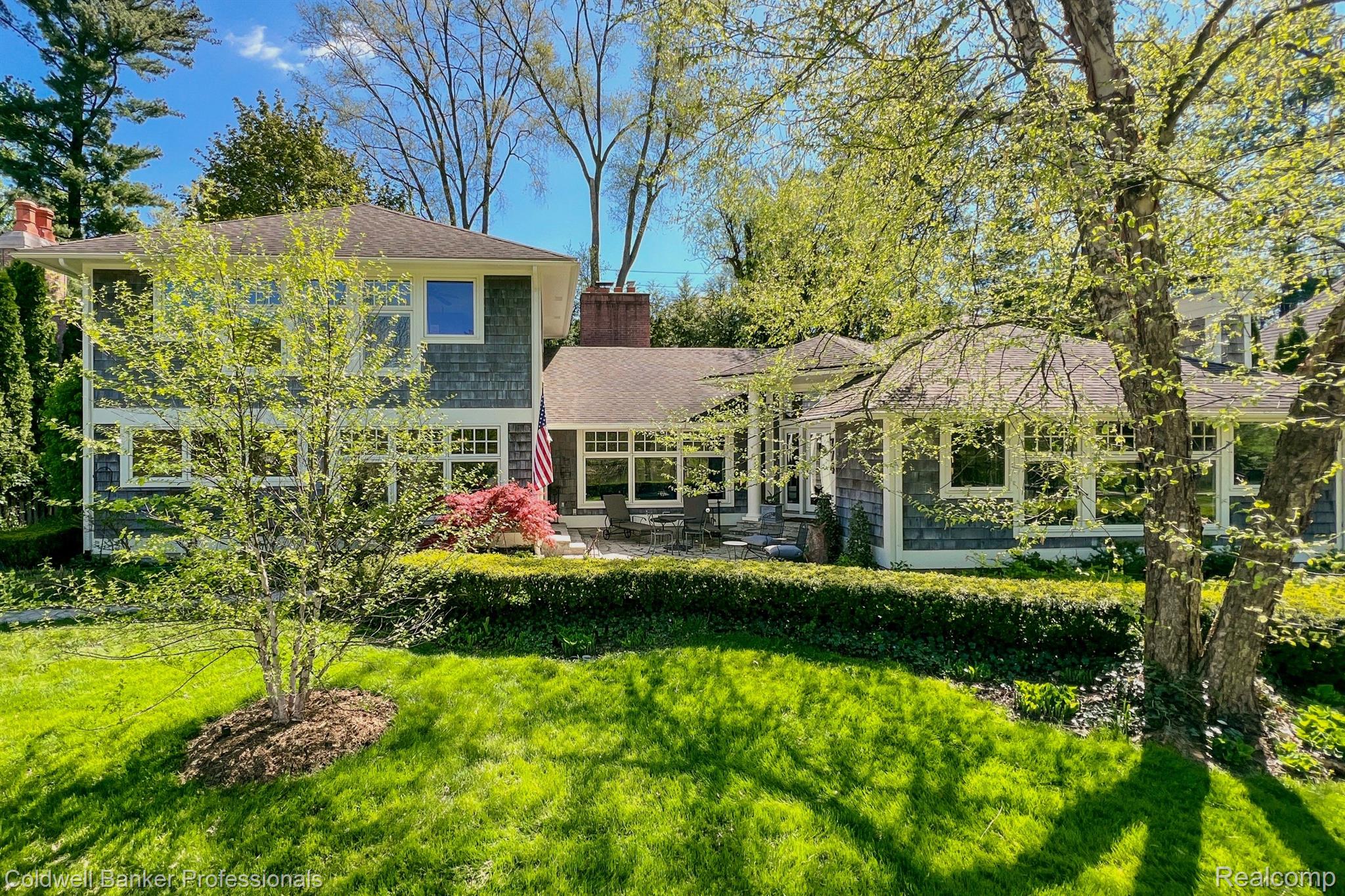 774 LAKESIDE Drive