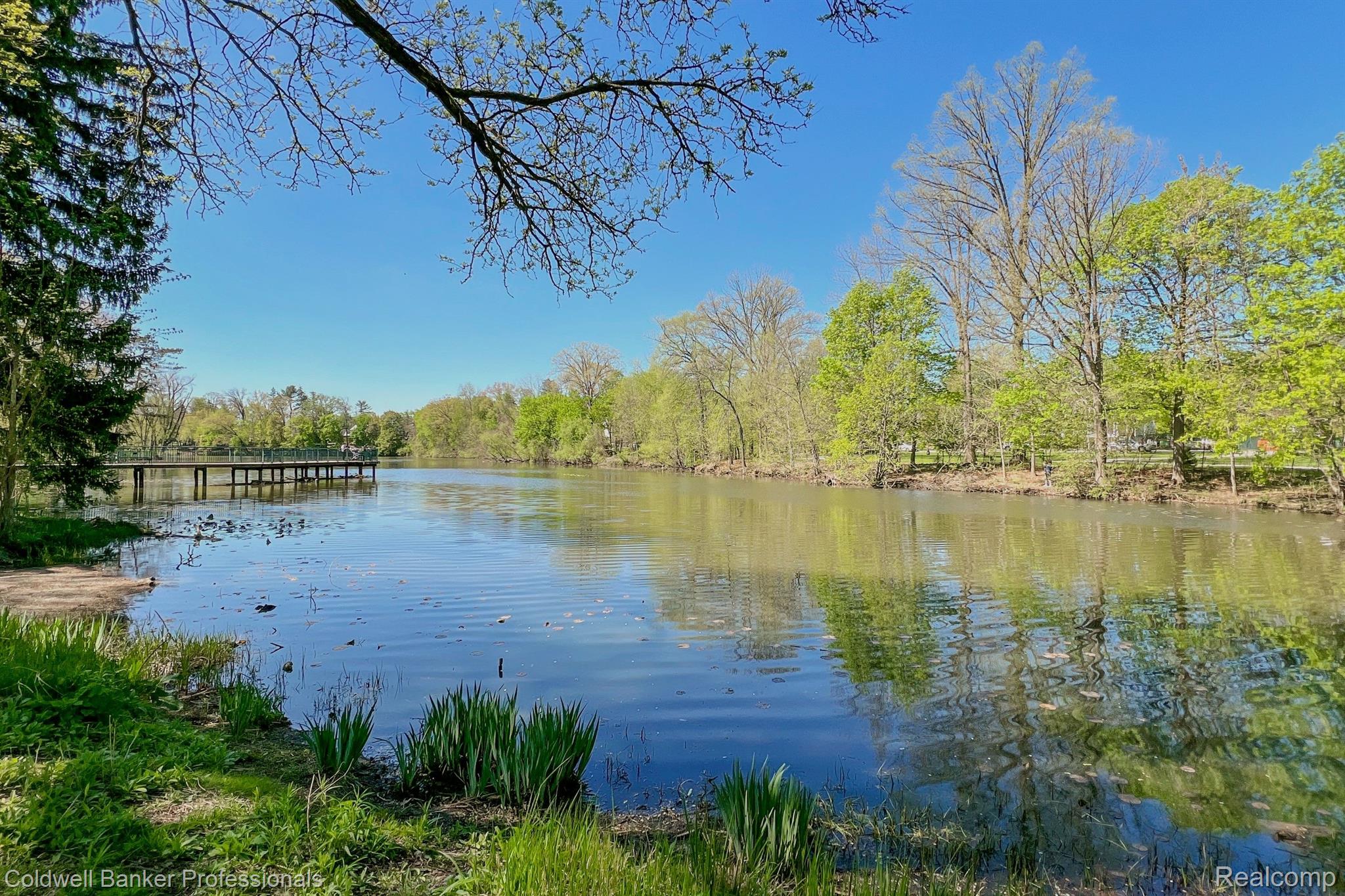 774 LAKESIDE Drive