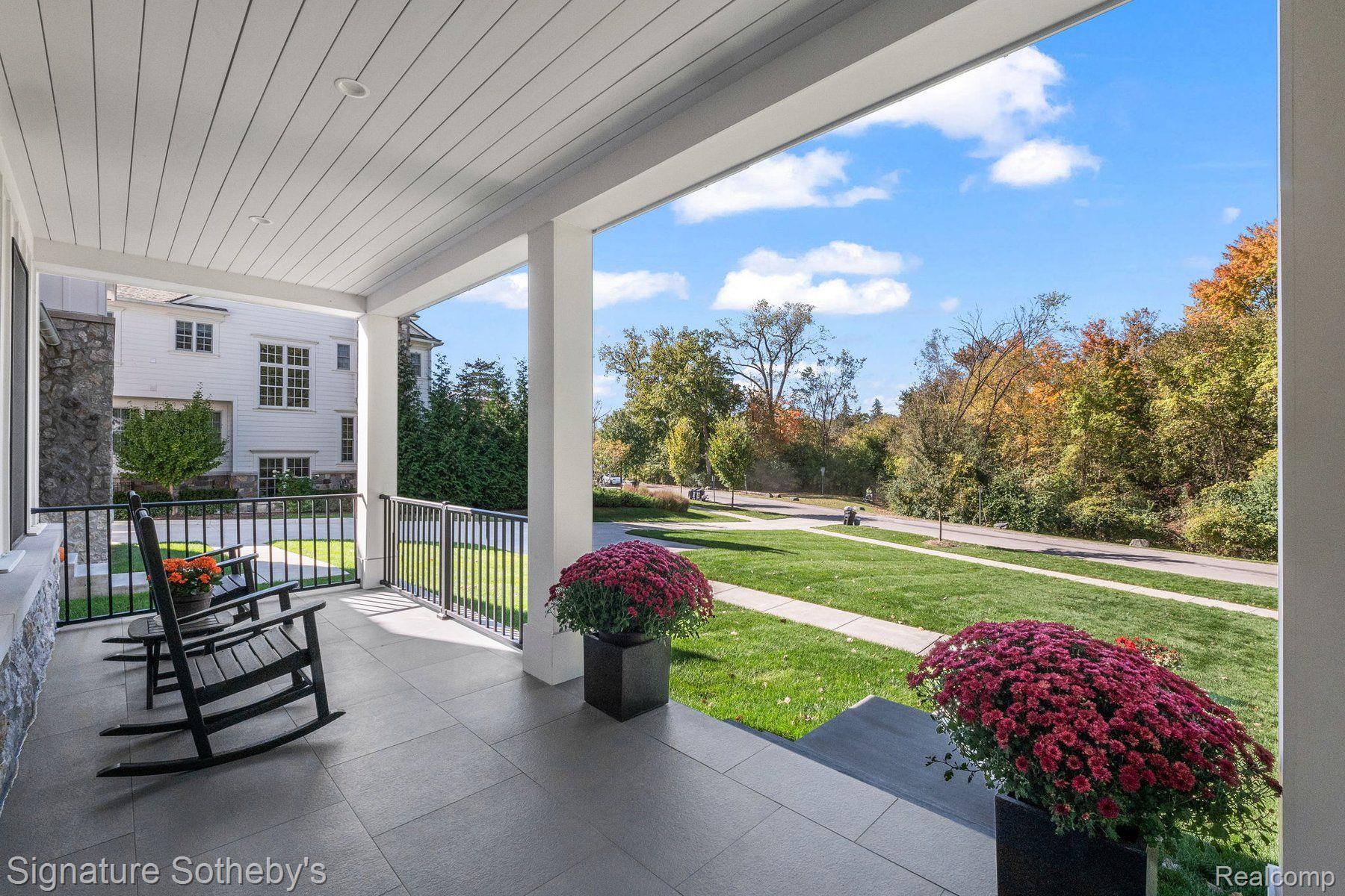 960 Lakeside Drive