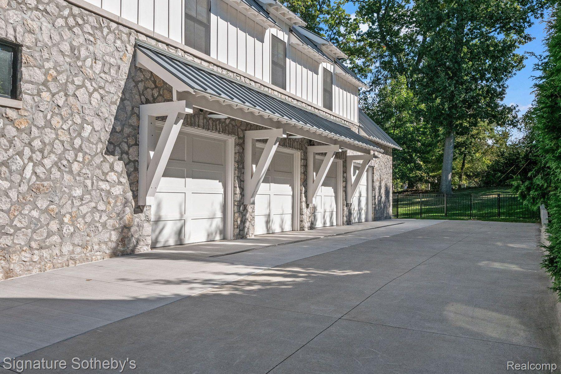 960 Lakeside Drive