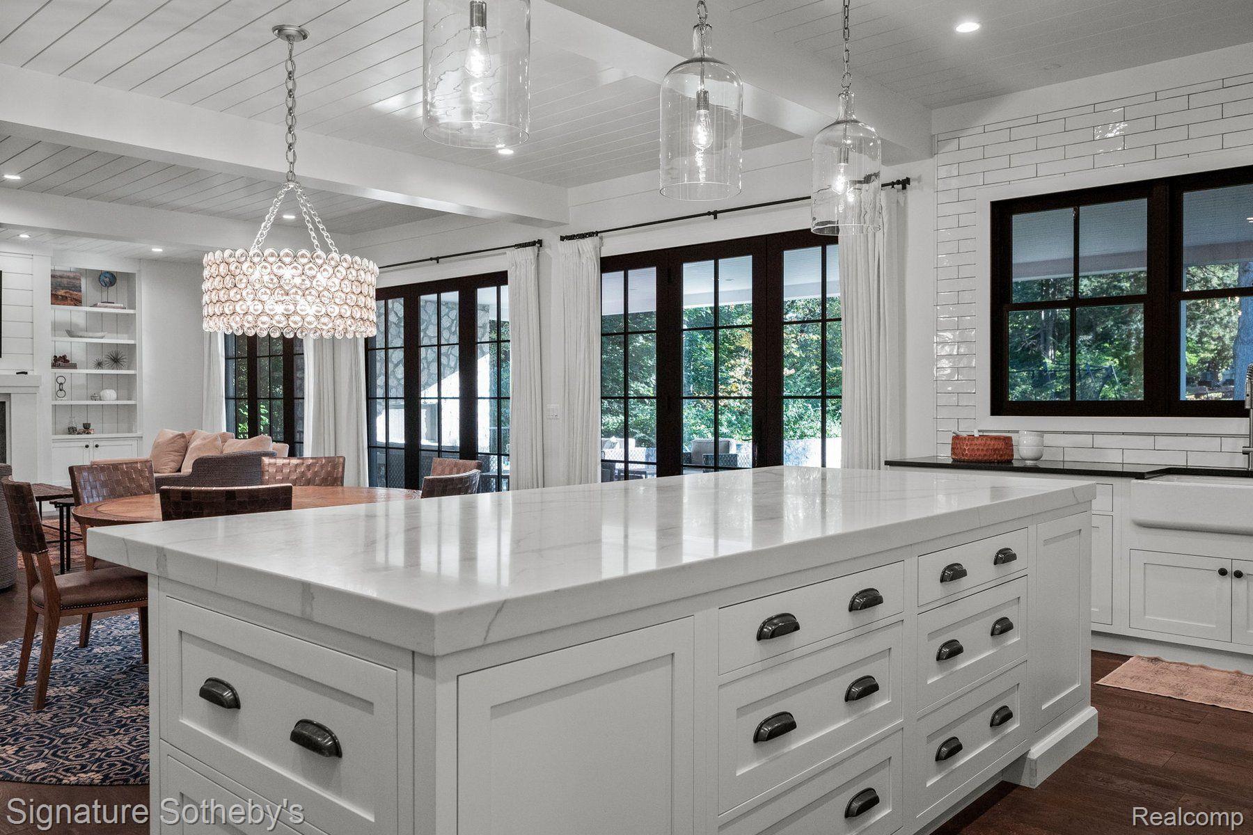 960 Lakeside Drive