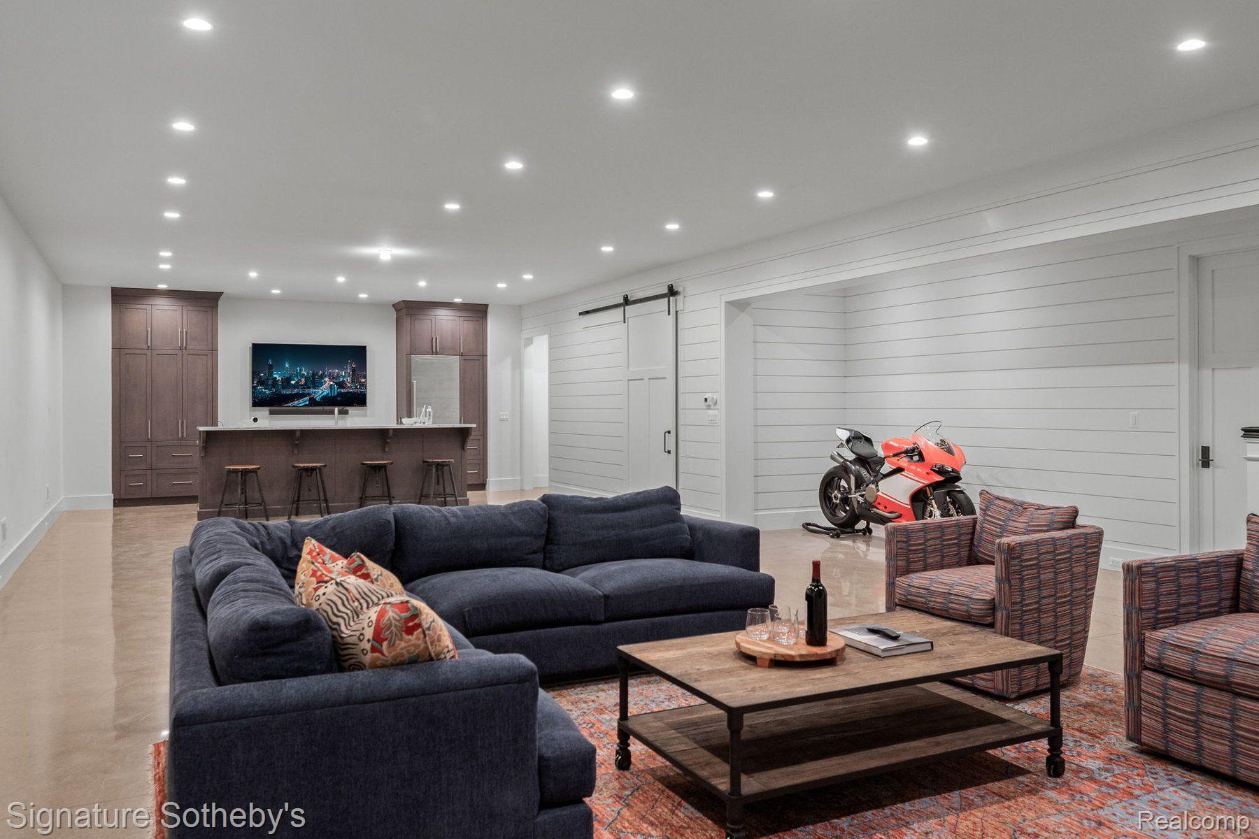 960 Lakeside Drive