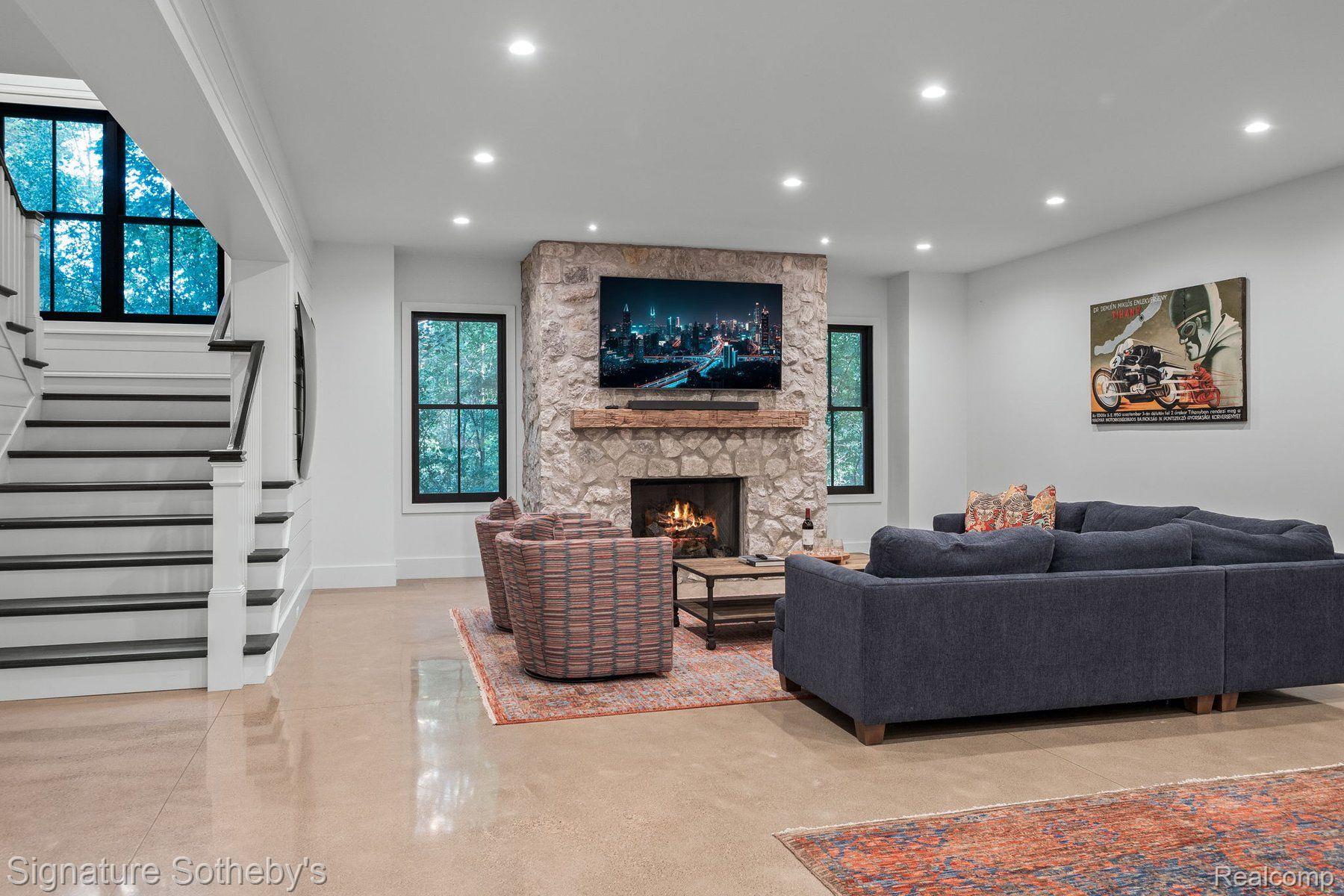 960 Lakeside Drive