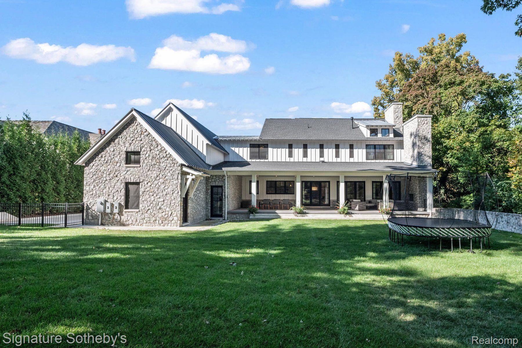 960 Lakeside Drive