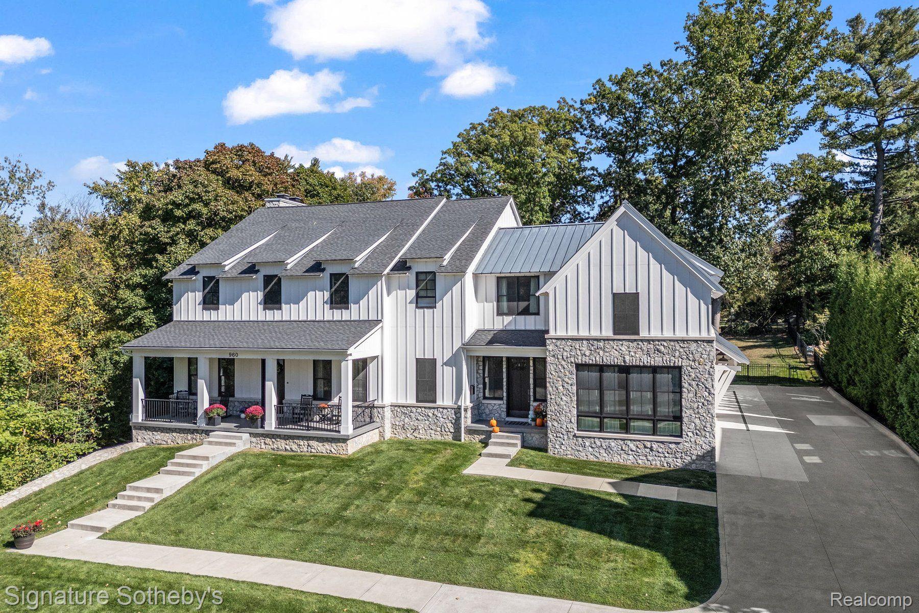 960 Lakeside Drive