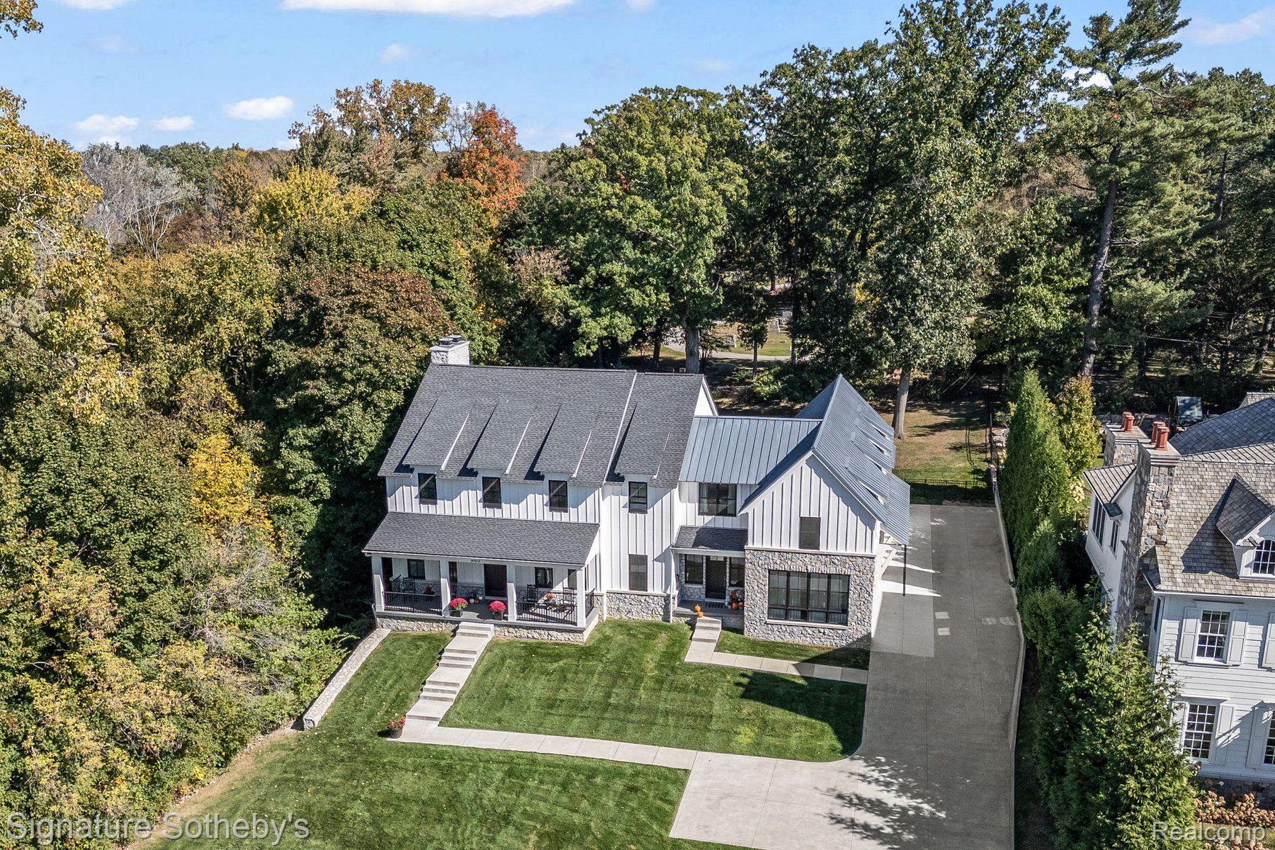 960 Lakeside Drive