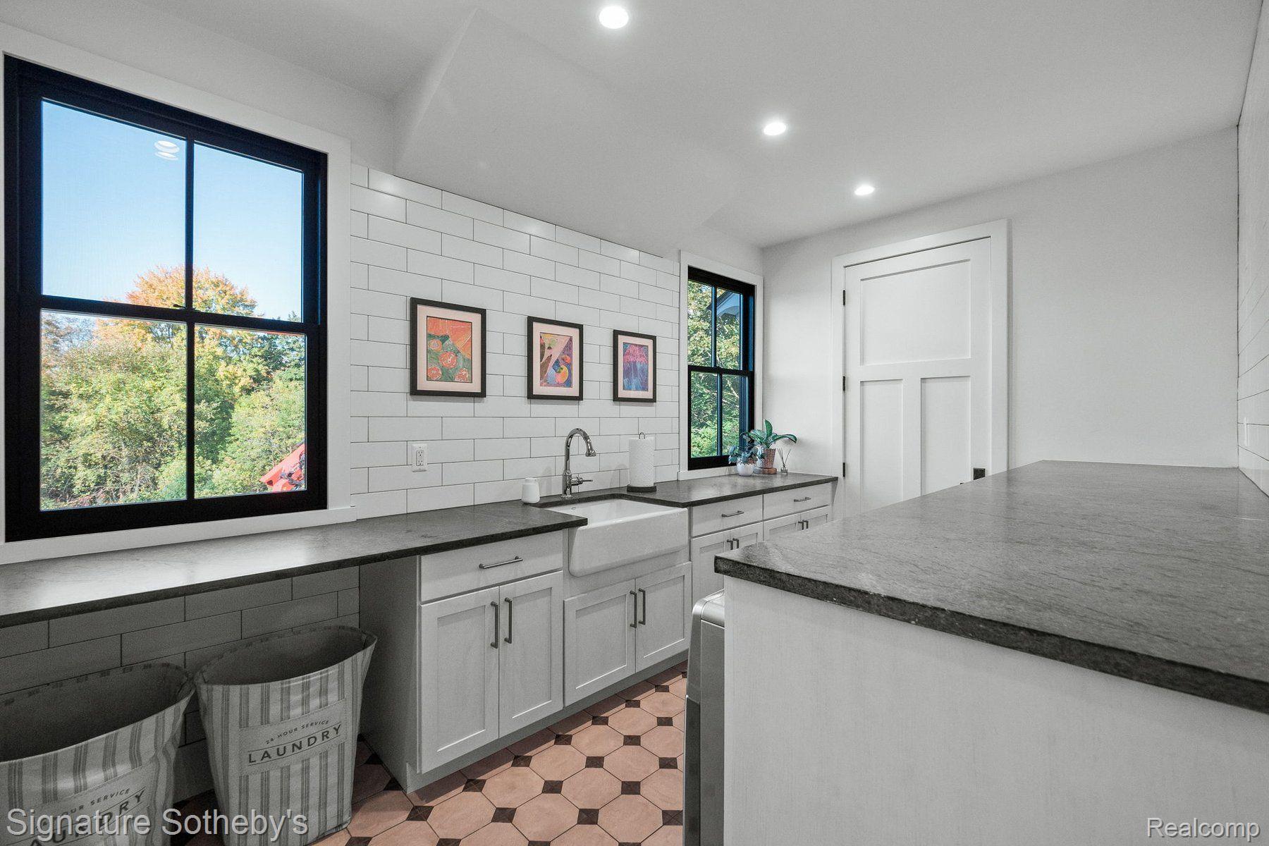 960 Lakeside Drive