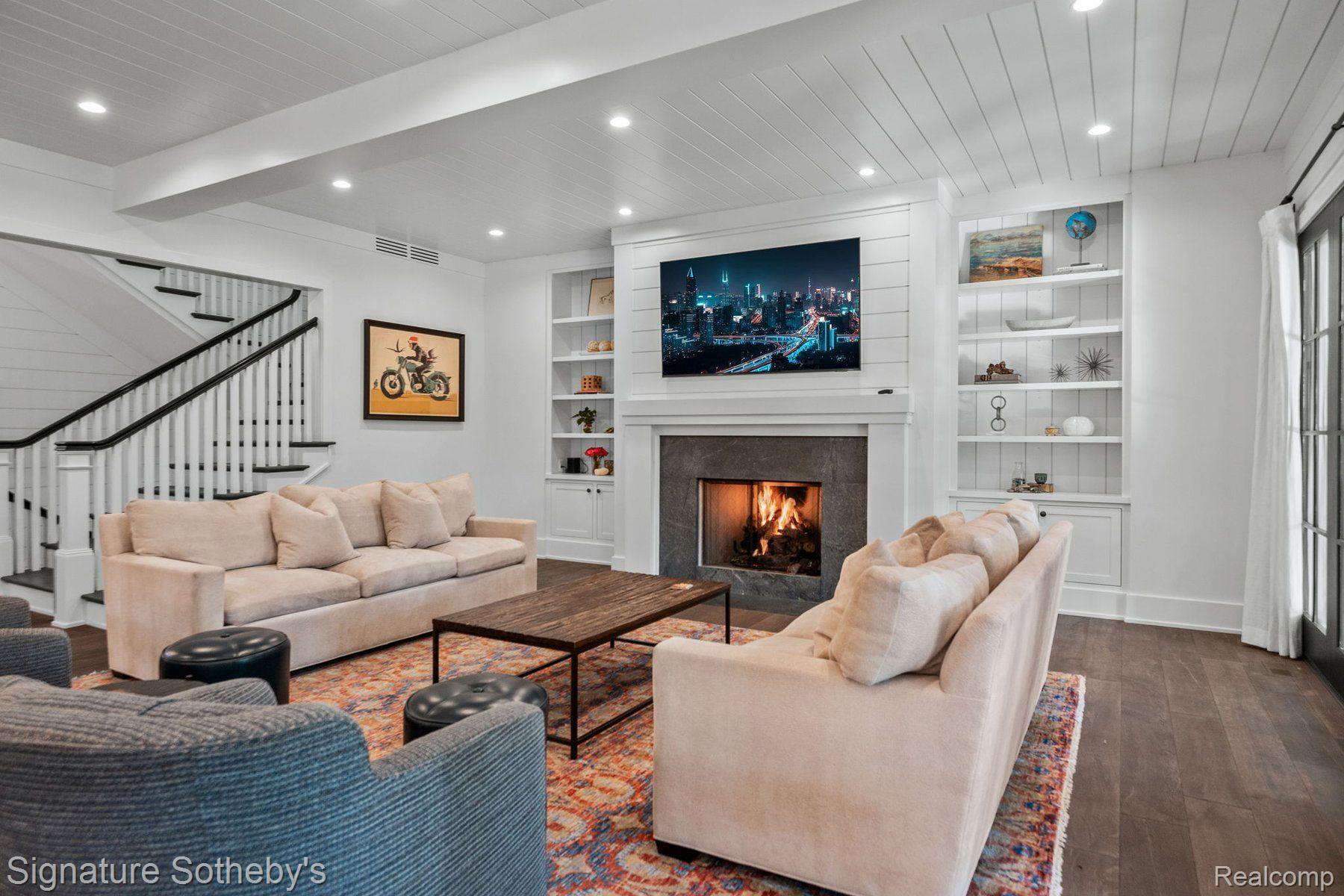 960 Lakeside Drive