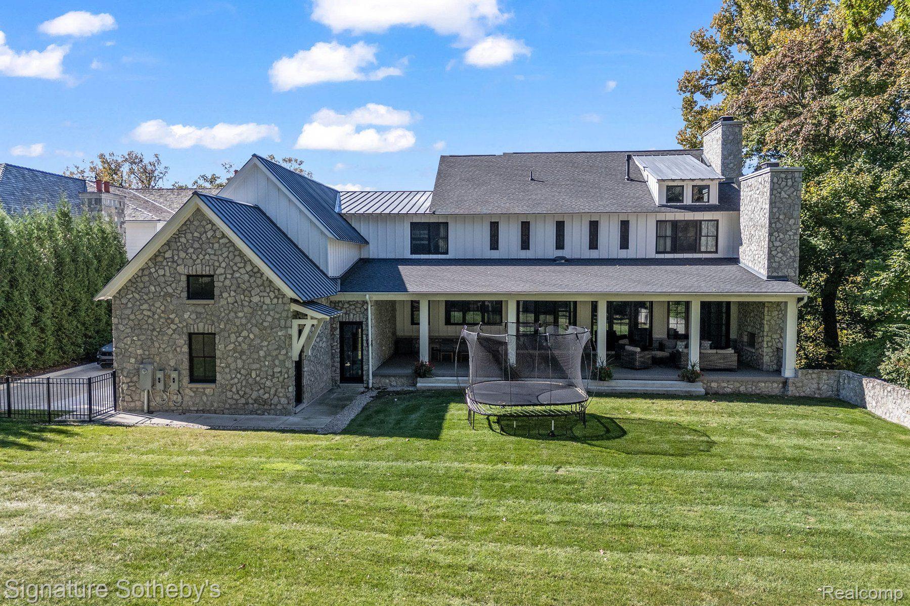 960 Lakeside Drive