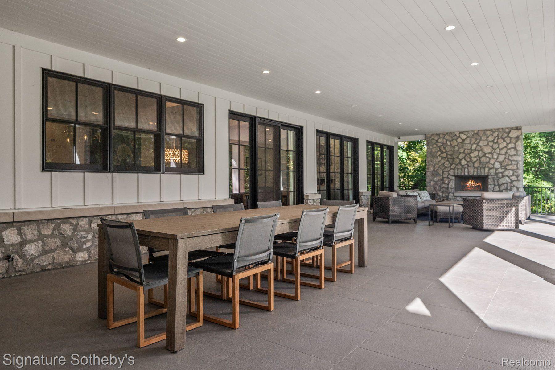960 Lakeside Drive