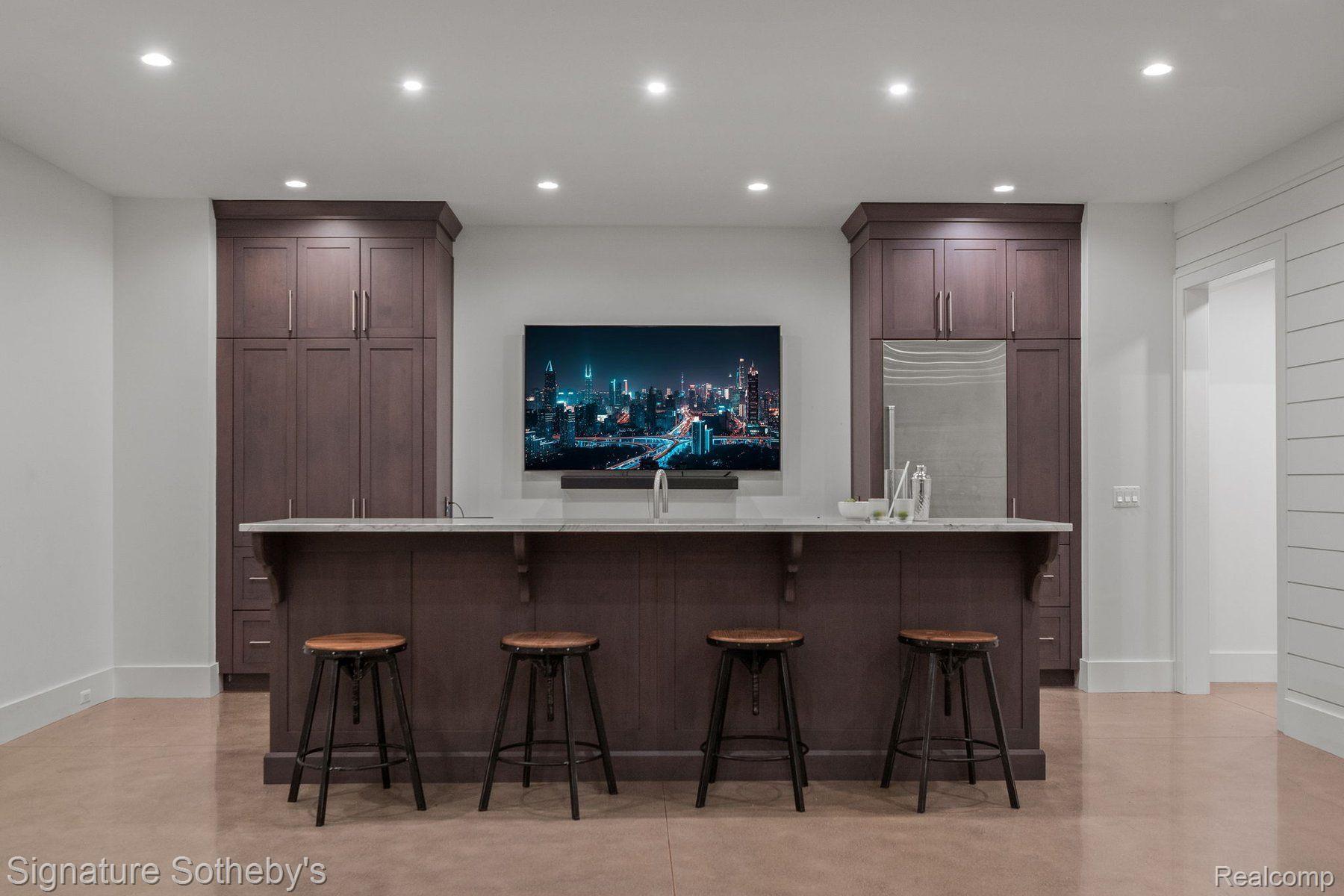960 Lakeside Drive