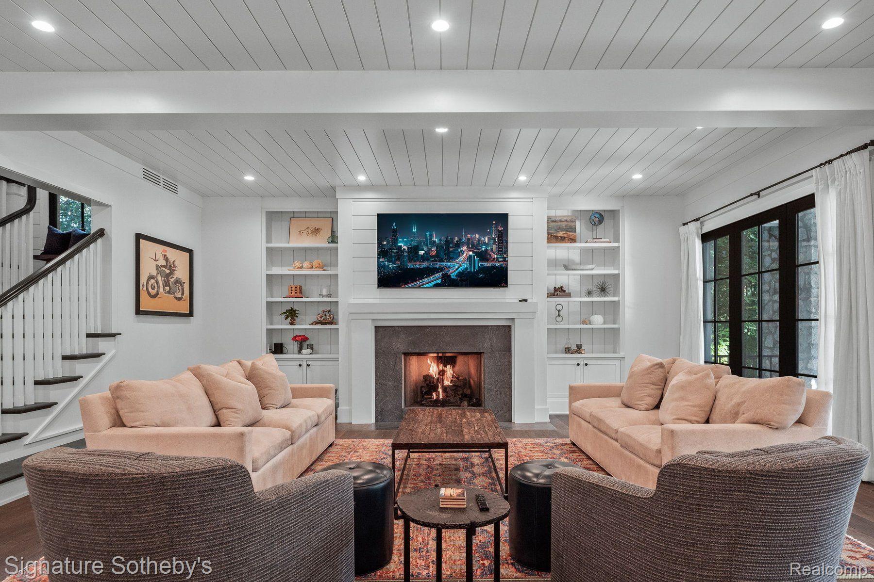 960 Lakeside Drive