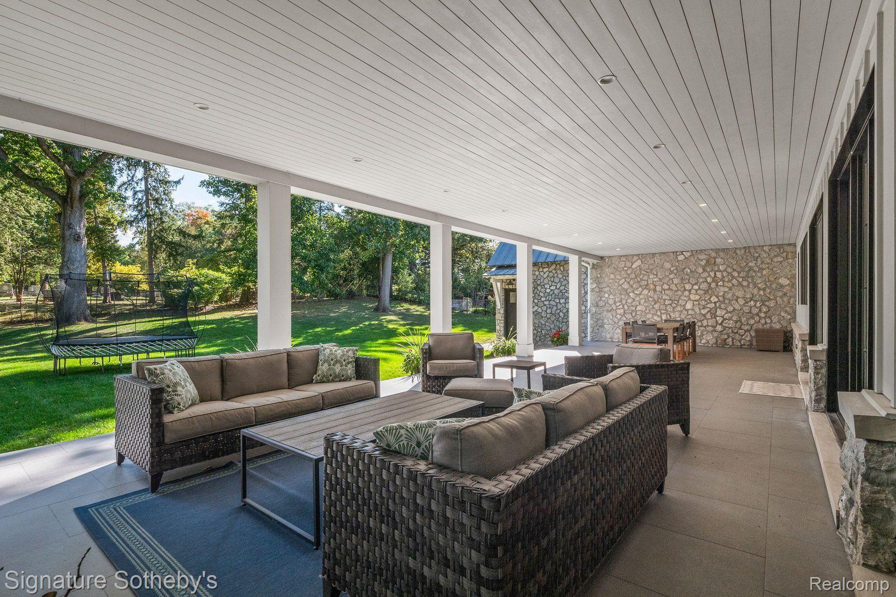 960 Lakeside Drive