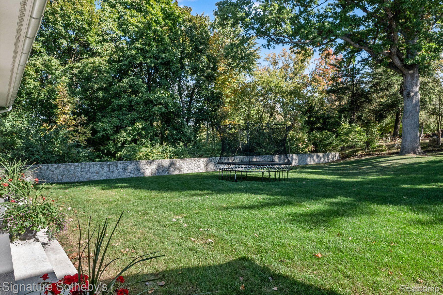 960 Lakeside Drive