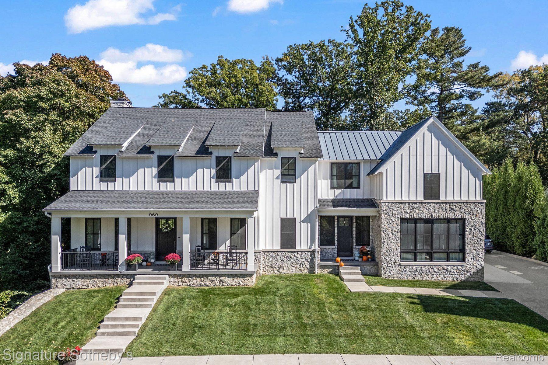 960 Lakeside Drive