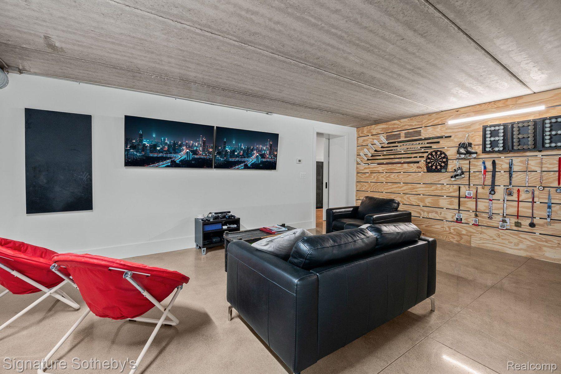 960 Lakeside Drive
