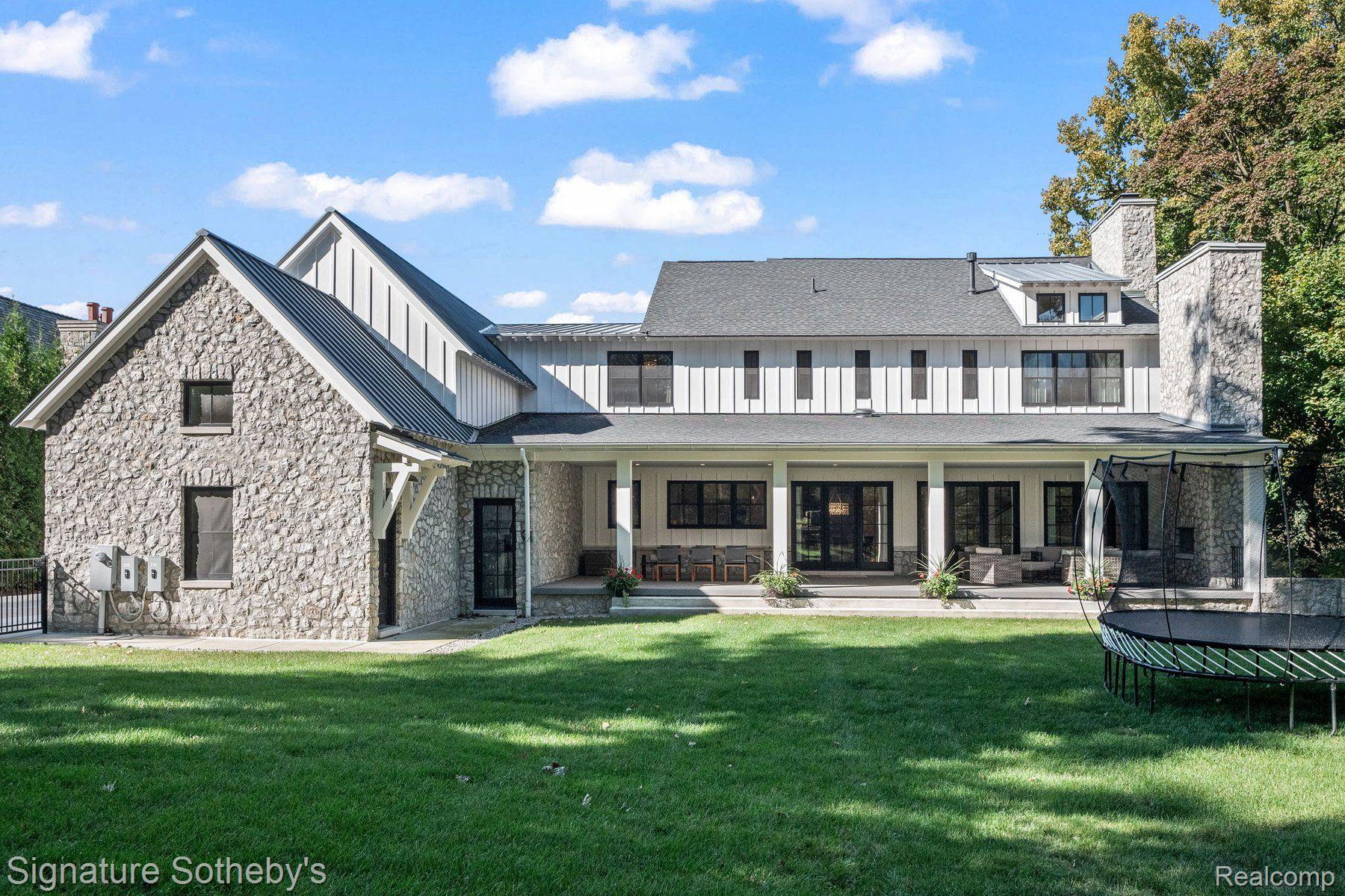 960 Lakeside Drive