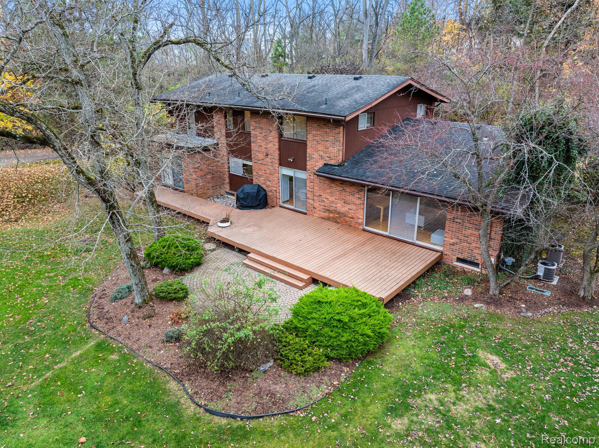 21501 W 13 MILE Road