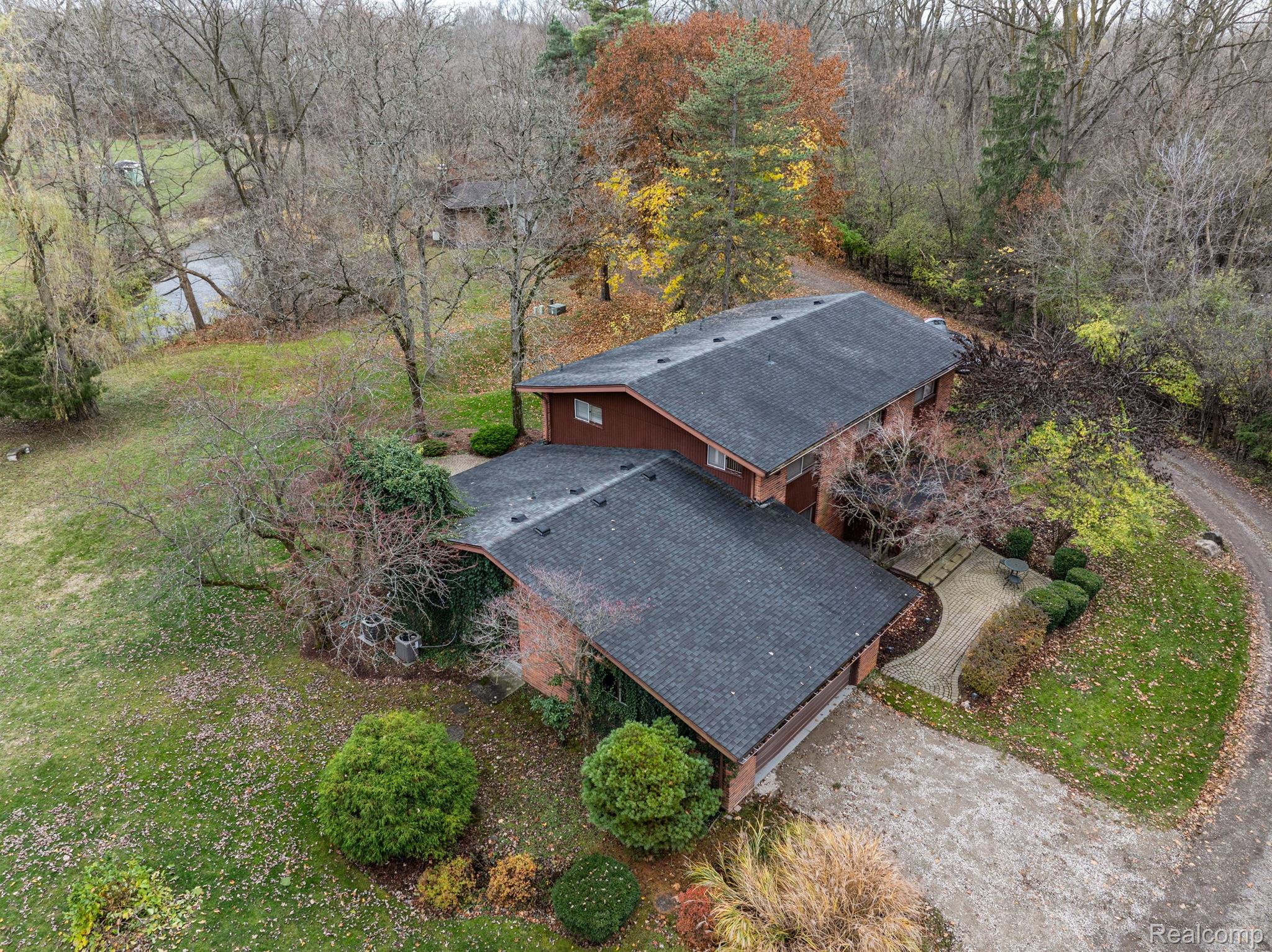 21501 W 13 MILE Road