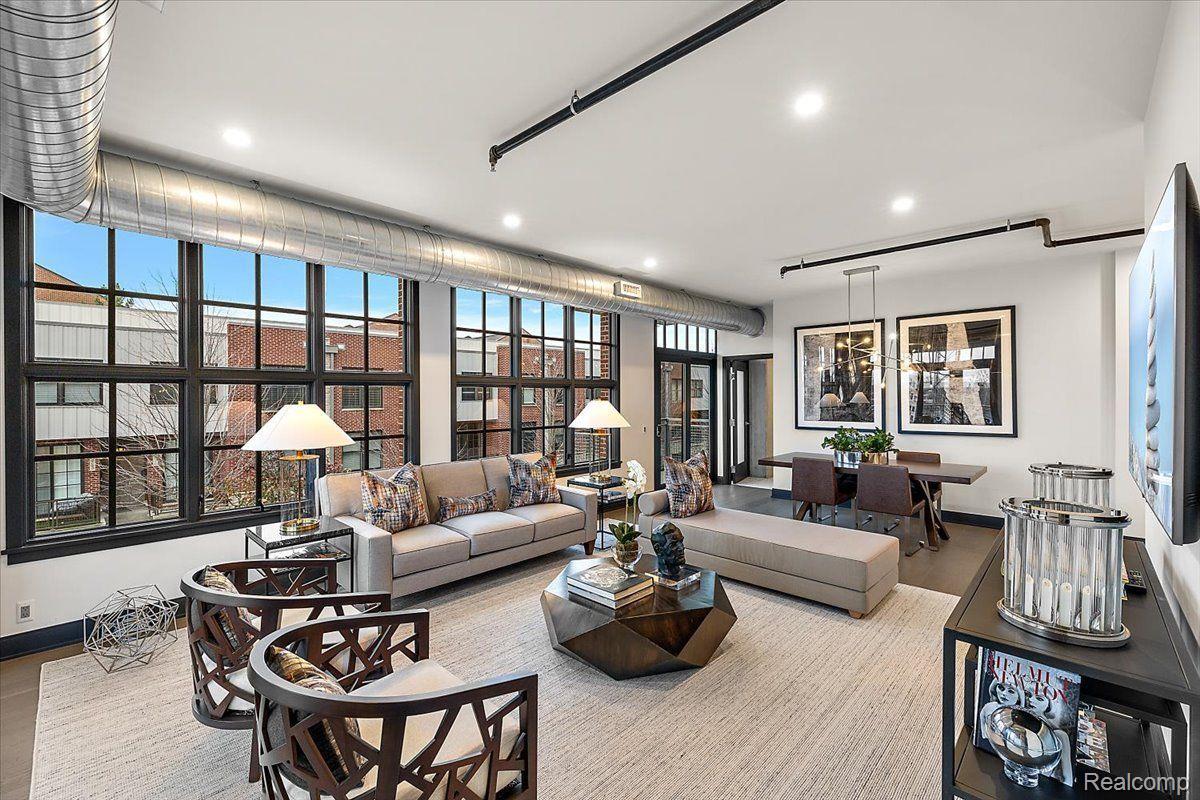 2051 VILLA Road 205
