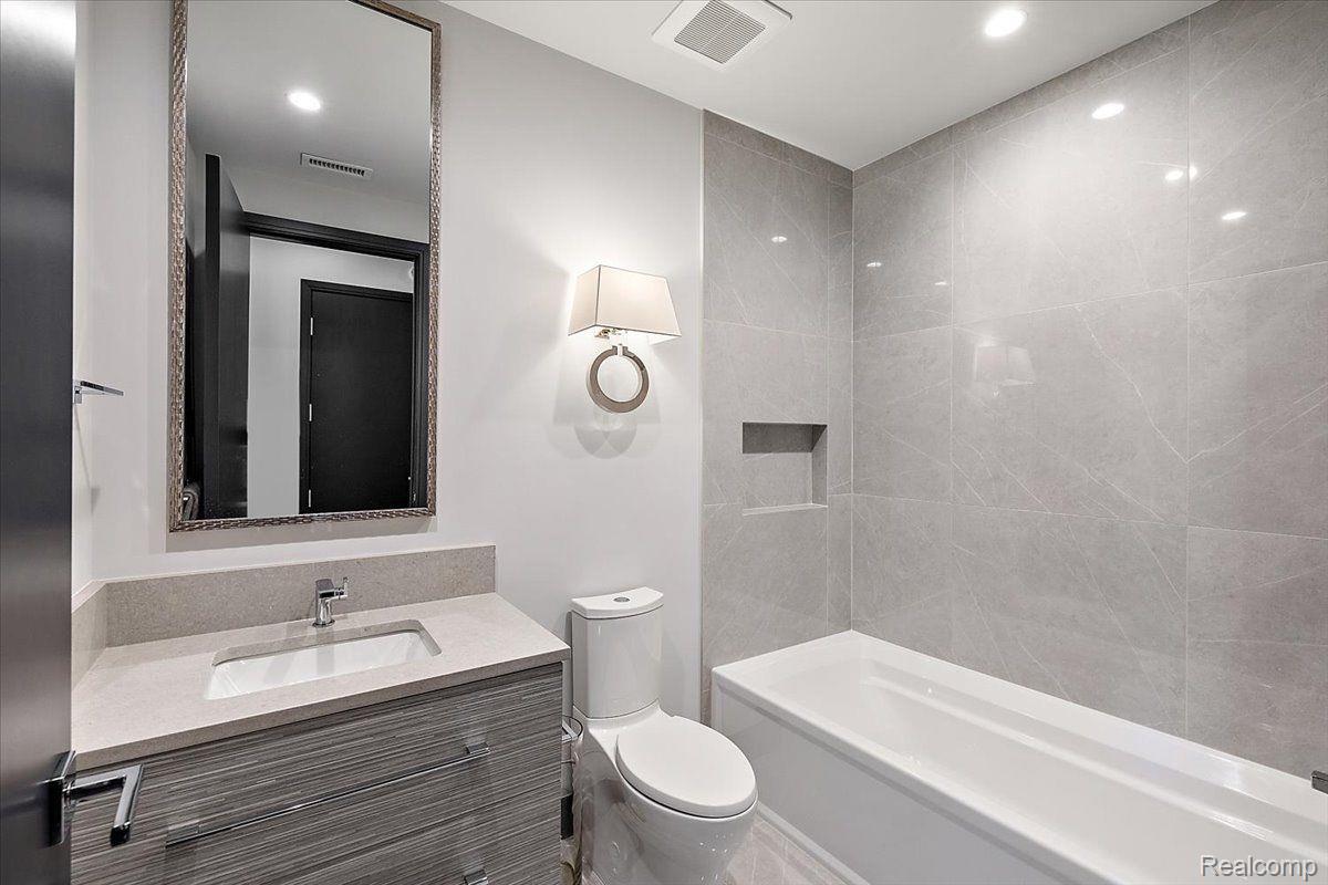 2051 VILLA Road 205