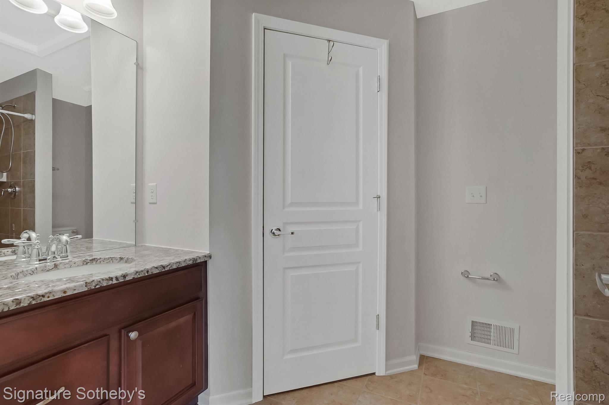 1237 GREYTHORNE Drive